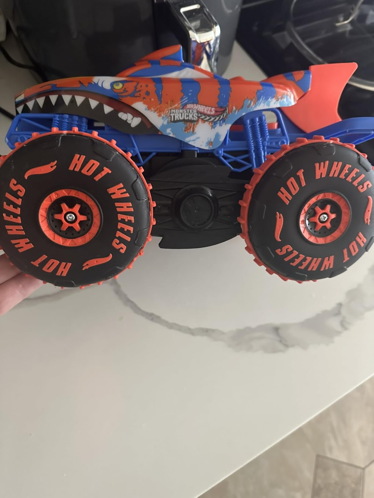 Hot Wheels Monster Trucks Remote Control Toy Vehicle, Large-Scale RC Tiger Shark Climber with 3 Modes of Play for Racing, Climbing & Stunting customer photo 1