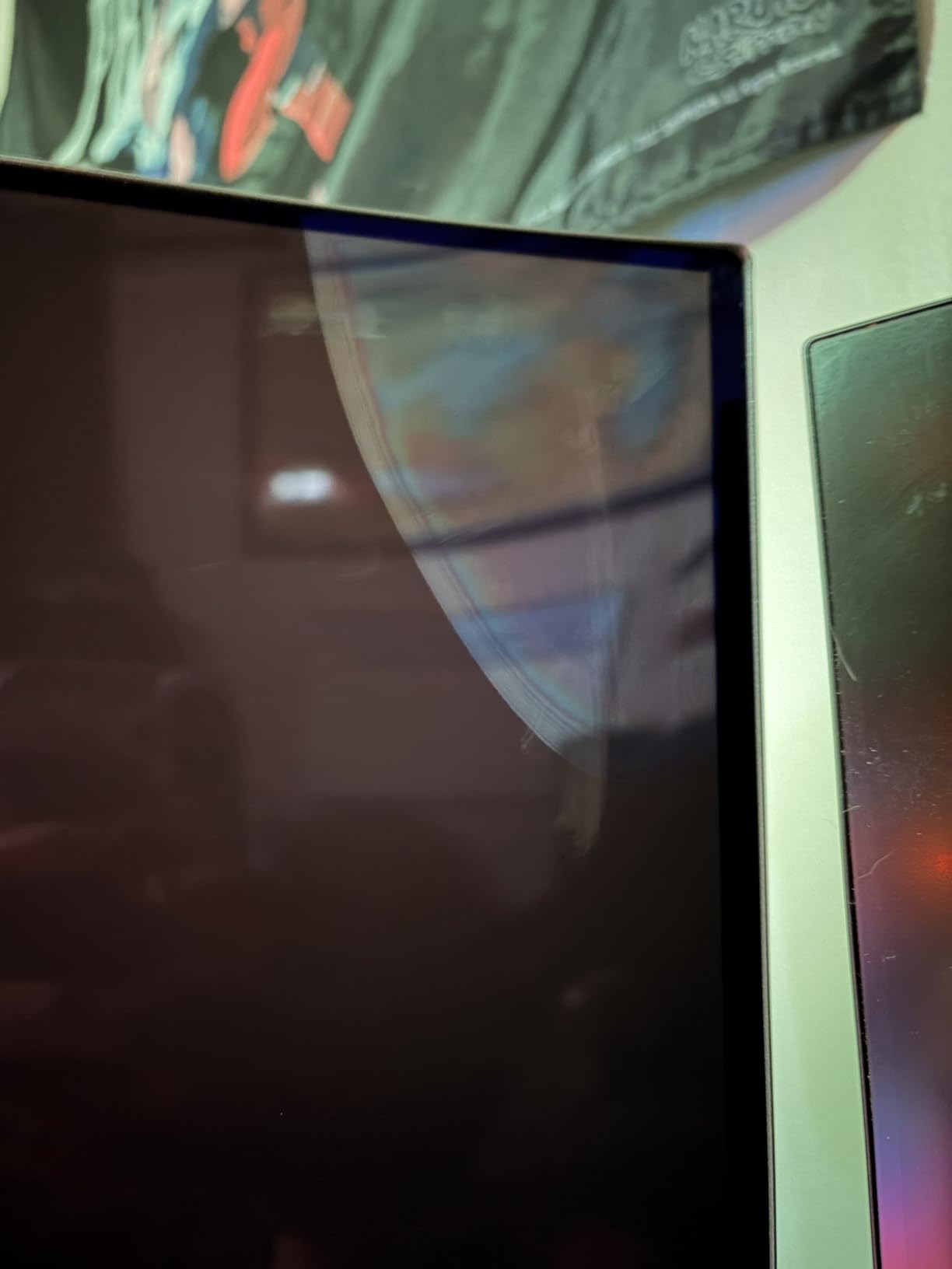 MSI MAG 321CUP QD-OLED 32-inch 3840 x 2160 (UHD) Computer Monitor, 165Hz, Adaptive-Sync, HDMI, DP Port, VESA Mountable, Tilt, Speaker, 0.03ms customer photo 2