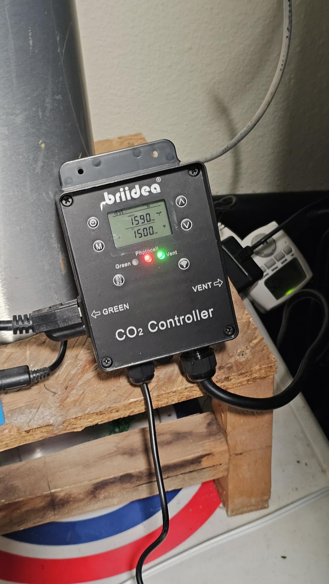 Briidea Wi-Fi CO2 Controller for Grow Tent, Two-Plug System for CO2 Regulatos and Inline Exhaust Fans, Smart Environmental WiFi-Controller to Adjusts CO2 for Grow Tents, Grow Rooms, Greenhouses customer photo 1