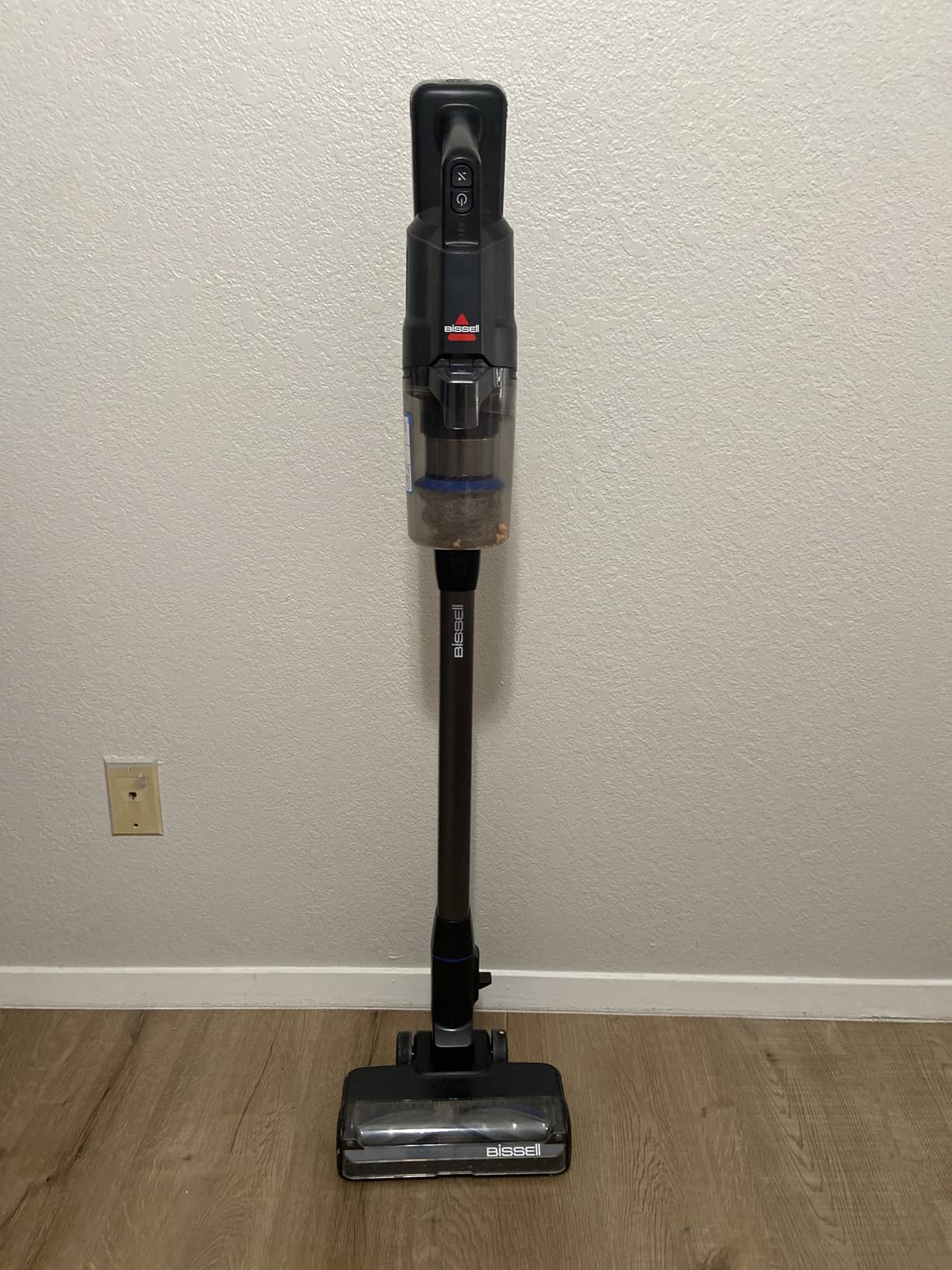 Bissell PowerClean FurGuard 280W Self-Standing Cordless Vacuum w/Self-Cleaning Brush Roll, Strong Suction, Removeable Battery, Wall Mount, Upholstery Tool & Bright Headlights customer photo 1