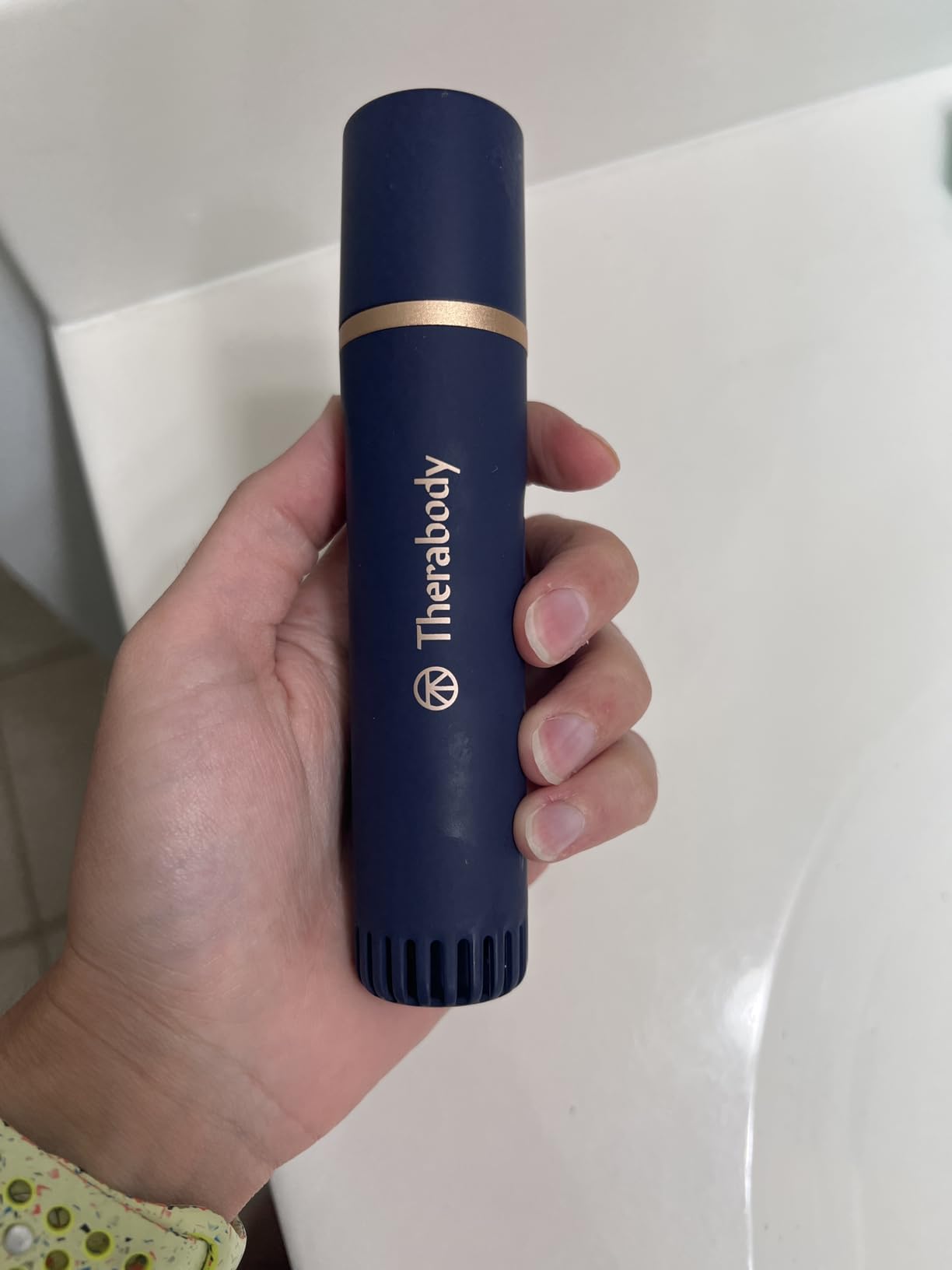 Therabody TheraFace Depuffing Wand - Cold and Heat Skincare Treatment to Depuff and Glow; Beauty Wand, Face Roller and Eye Massager for Eye Puffiness, Dark Circles and Skin Radiance customer photo 1