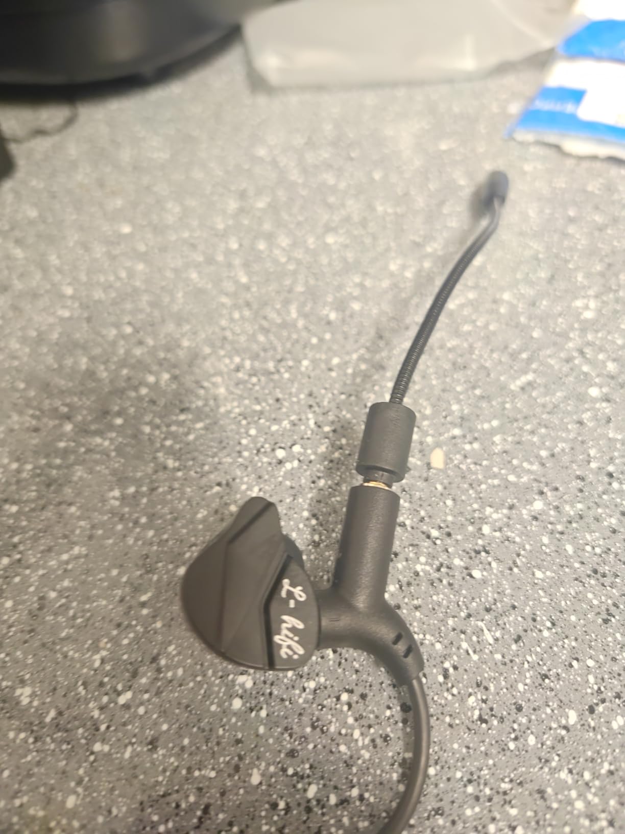 GameBuds Pro in-Ear Gaming Headset with Detachable Microphone, Wired Earphone 3.5 MM E-Sport Earphone Noise Cancelling, Gamings Earphones Wired for Mobile Gaming (Black) customer photo 1
