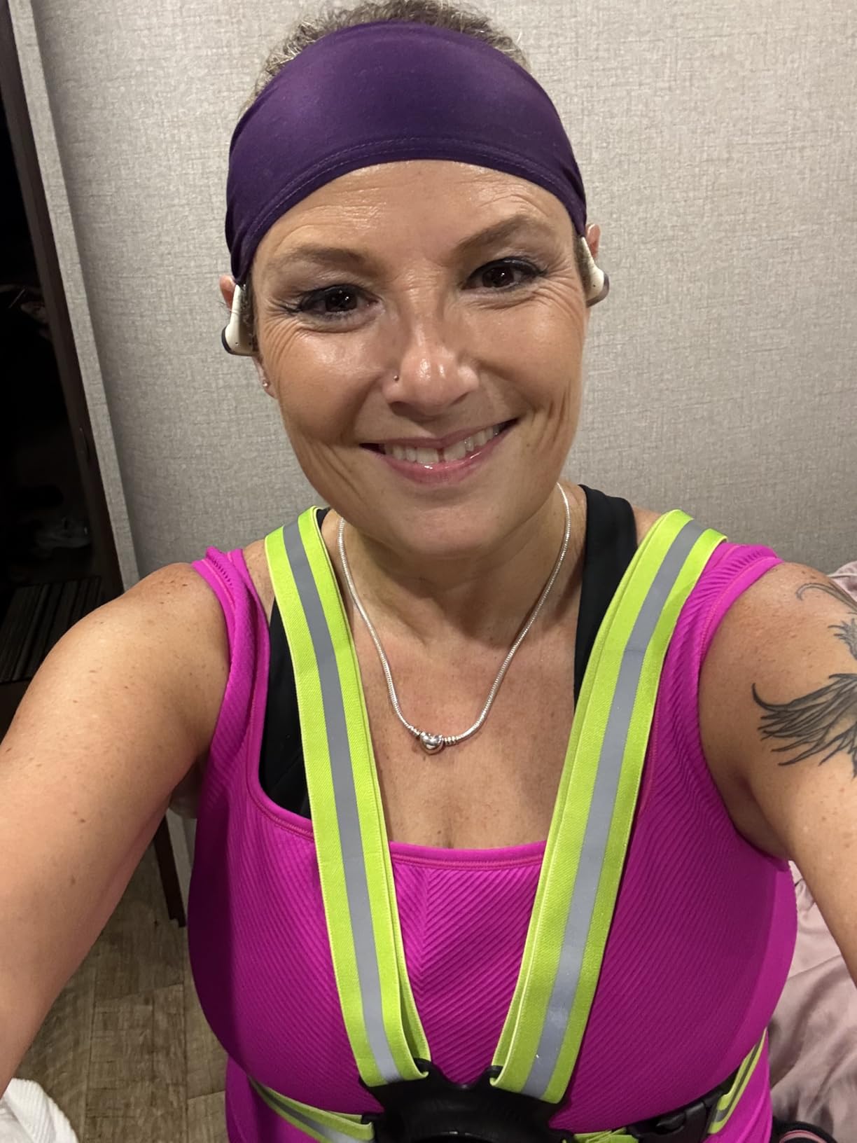 500LM High-Visibility Running Lights for Runners, Adjustable 45° Beam & 360° Reflective Vest, IPX4 Waterproof Running Vest Light for Night Walking/Cycling/Jogging, 3.5-20Hrs Runtime customer photo 2