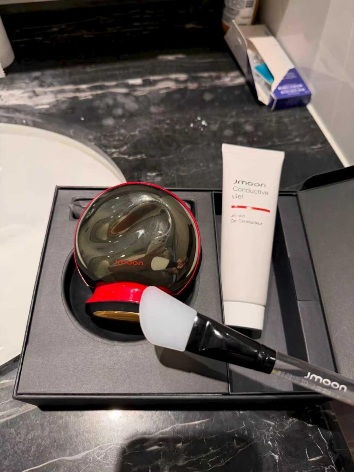 JMOON by Ulike Microcurrent Facial Device, Red Light Therapy for Face, Medical-Grade Anti-Aging Machine, 4 Modes & 5 Energy Levels for Face Lift, Better for Smile Lines, Eyes, Forehead, (Brush Set) customer photo 2