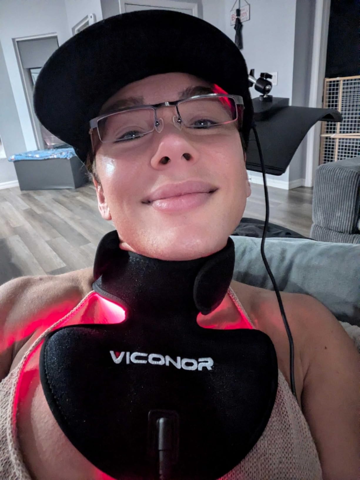 Viconor Neck and Chest Red Light Therapy FDA Cleared Red and Infrared Light Therapy for Body Firming Beauty Device for Smoother, Firmer and Glowing Skin at Home and Travel customer photo 1
