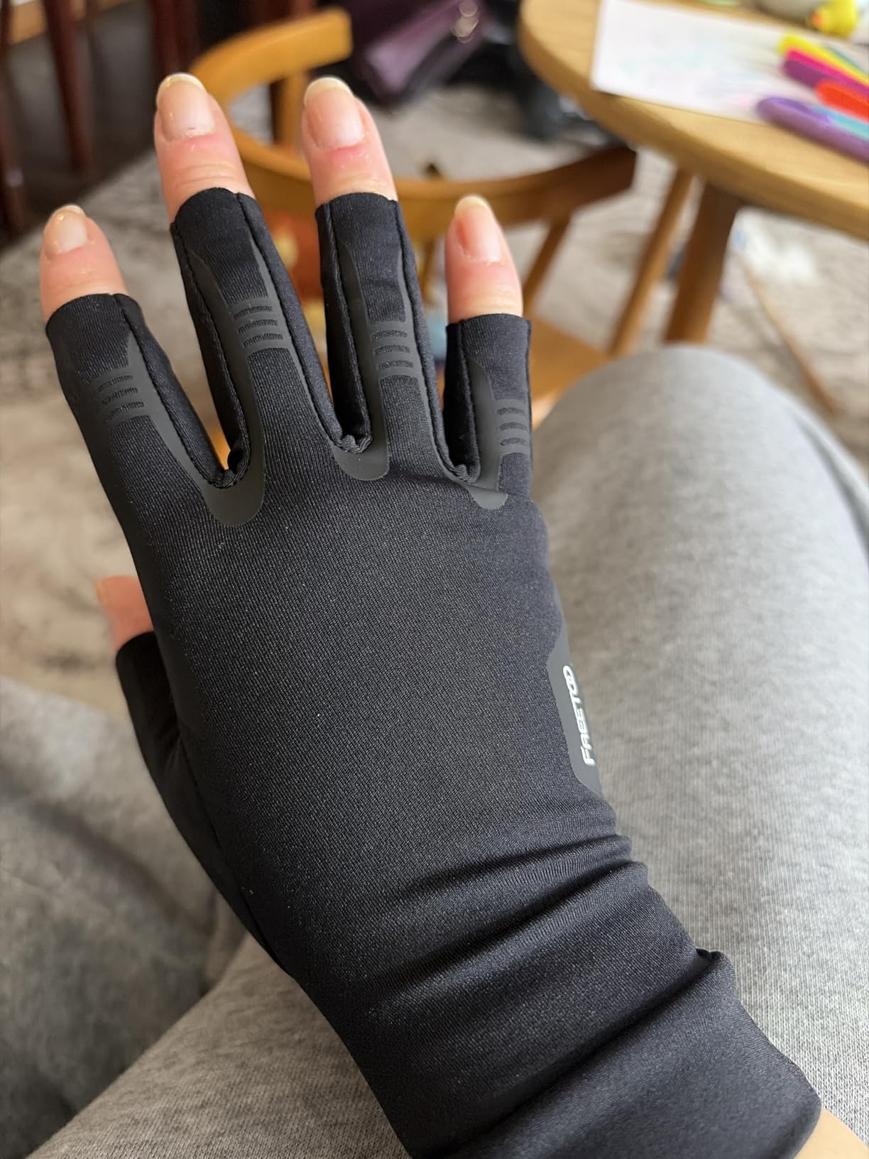 FREETOO Arthritis Gloves for Women for Pain, Compression Gloves Women Men for Carpal Tunnel, Hand Compression for Crocheting, Typing, Gaming, Swelling, Neuropathy Fit Palm 8.3''-8.8'' Black L customer photo 1