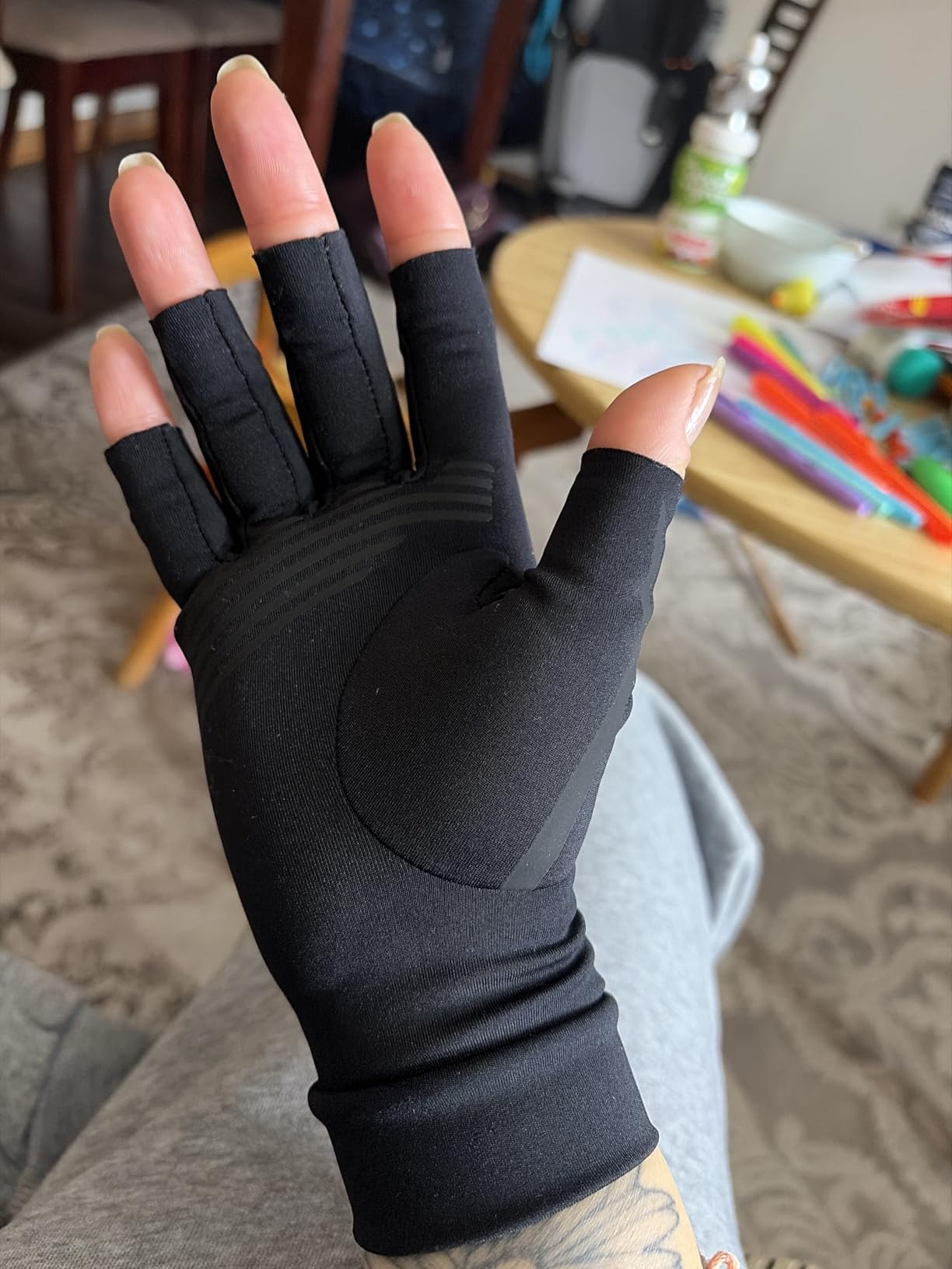 FREETOO Arthritis Gloves for Women for Pain, Compression Gloves Women Men for Carpal Tunnel, Hand Compression for Crocheting, Typing, Gaming, Swelling, Neuropathy Fit Palm 8.3''-8.8'' Black L customer photo 2
