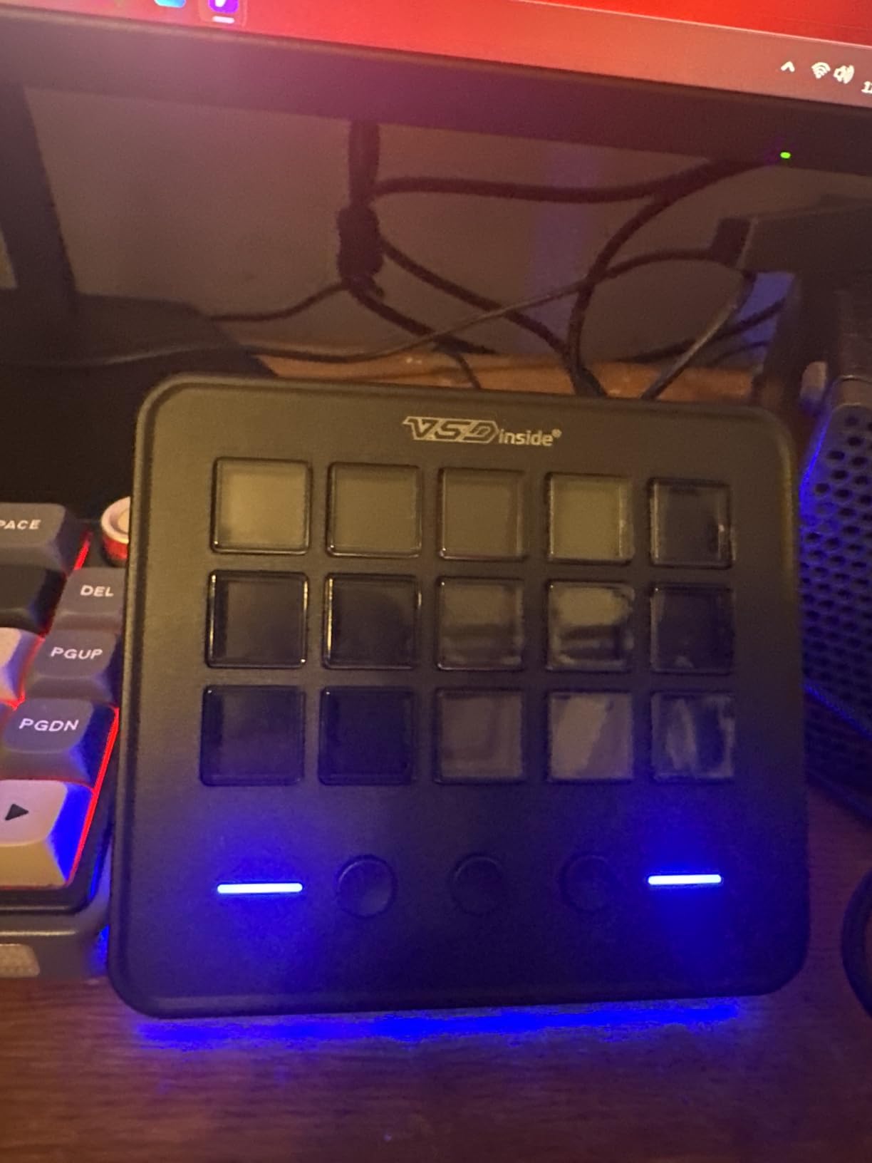 VSDINSIDE Macro Keypad, Stream Controller Deck Gaming Streaming Shortcut Keyboard, 18 Programmable Keys Customizable Visual AI Pad USB Soundboard for OBS, YouTube, Desk Office Setup, Laptop, PC, Mac customer photo 1
