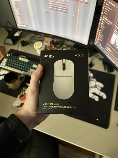 R1 SE+ Wireless Gaming Mouse, 18000 DPI, High-Precision PAW3395 SE Sensor,55g Lightweight,Tri-Mode 2.4G/BT5.0/USB-C Gaming Mouse, Programmable Ergonomic Mice Suitable for Laptops/PC/Mac (White) customer photo 1