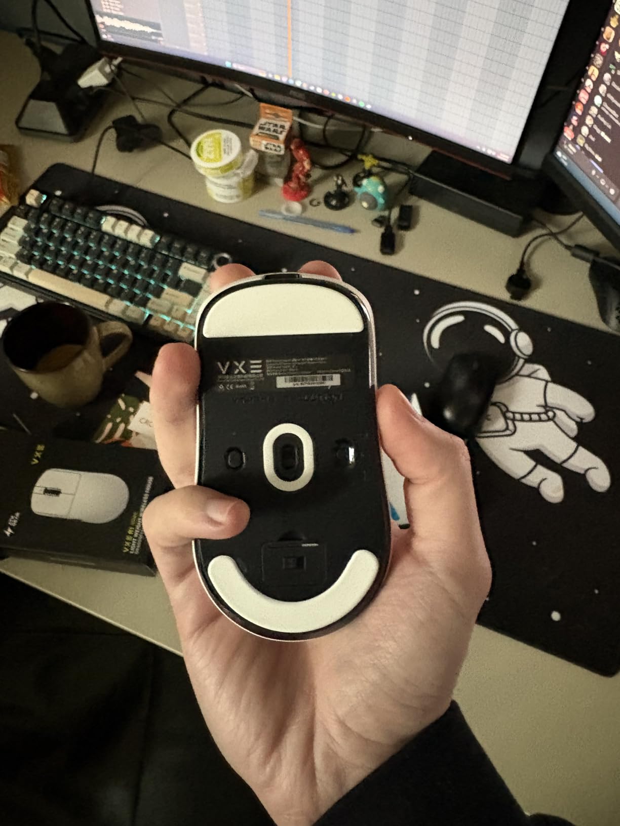 R1 SE+ Wireless Gaming Mouse, 18000 DPI, High-Precision PAW3395 SE Sensor,55g Lightweight,Tri-Mode 2.4G/BT5.0/USB-C Gaming Mouse, Programmable Ergonomic Mice Suitable for Laptops/PC/Mac (White) customer photo 2