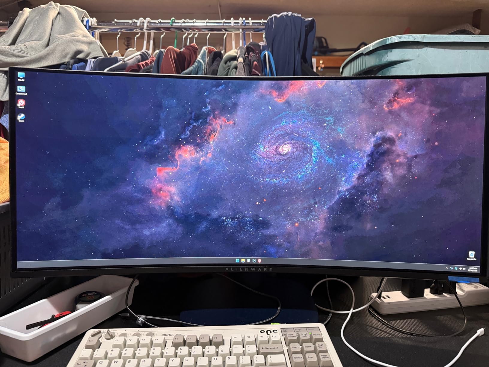 Alienware 34 240Hz QD-OLED Curved Gaming Monitor - AW3425DW - 34.2-inch WQHD (3440 x 1440) 0.03ms Display, 1800R Curve, AMD FreeSync Premium Pro, VESA AdaptiveSync customer photo 1