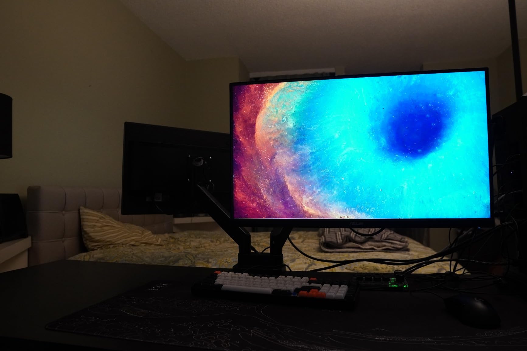 MOUNTUP Ultrawide Monitor Arm for 22-43 inch Curved Screen, Holds 2.2 to 33 lbs, Heavy Duty Monitor Desk Mount, Adjustable Full Motion Arm, Computer Monitors Stand for Desk, VESA Mount customer photo 1