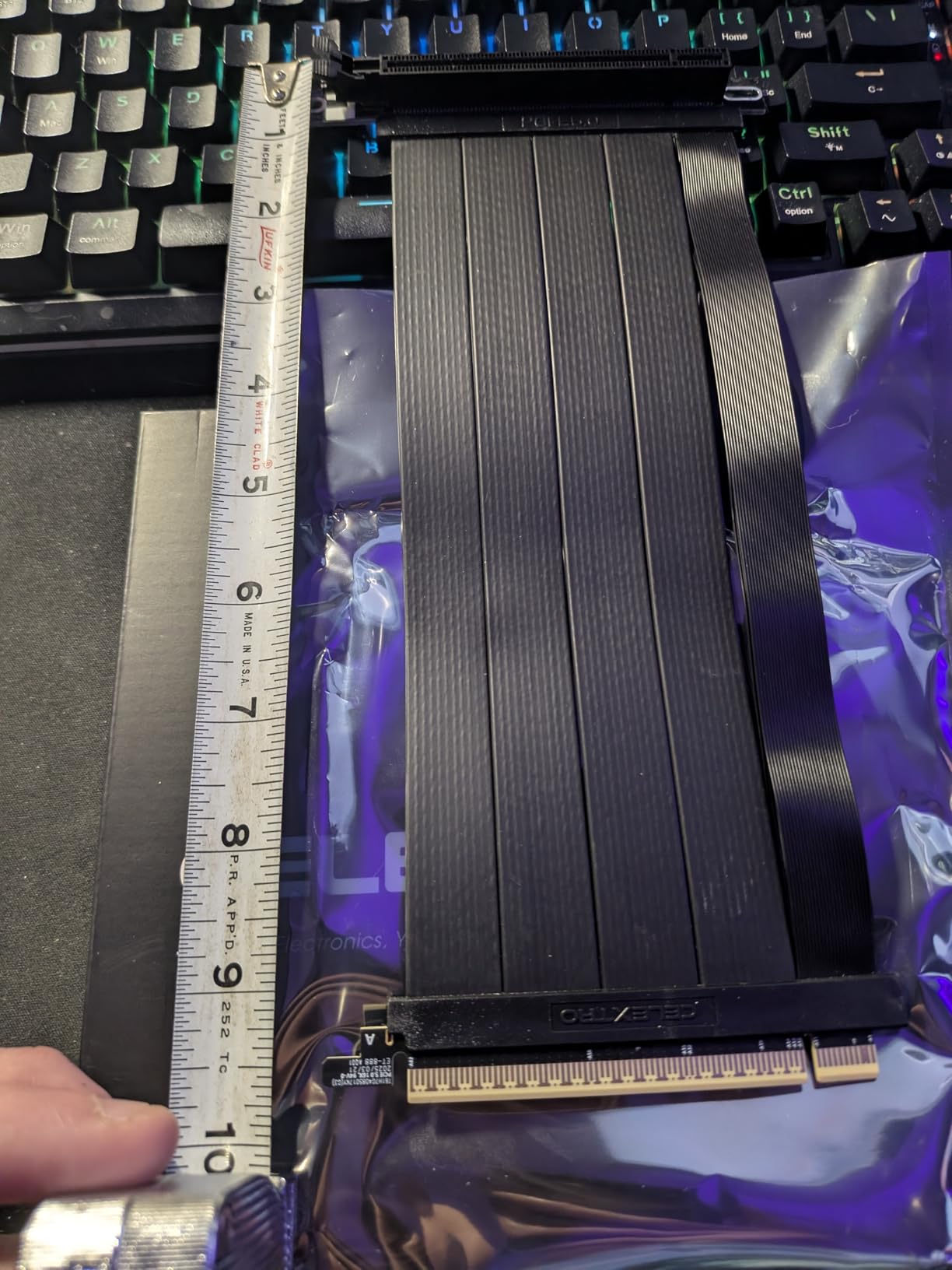 Ultra PCIe 5.0 Riser Cable x16 - 20cm Right Angle GPU Graphics Card Extension, 128GB/s Bi-Directional Speed, Flat Flexible, Compatible with RTX 50/40, RX 7000, M.2 Gen5 SSD, WRX90/WRX80 customer photo 1