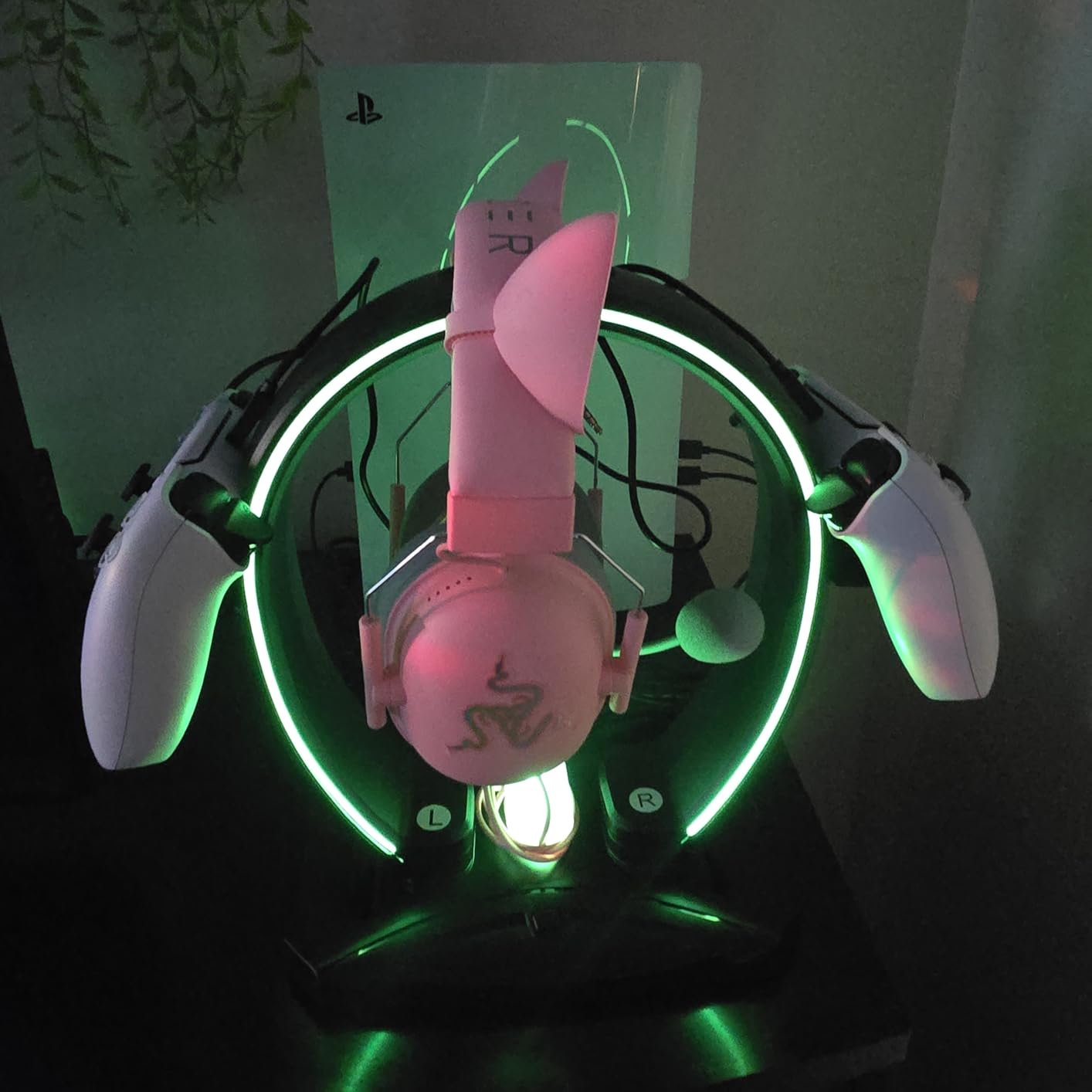 KDD RGB Headphone & Controller Stand with 9 Light Modes - Foldable Controller Hanger for Desk customer photo 2