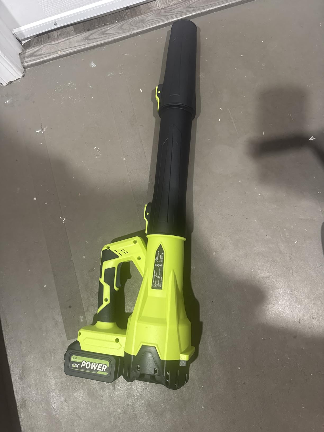 Leaf Blower Cordless, 21V Cordless Leaf Blower with 2×4.0Ah Batteries & Fast Charger, 6-Speed, Powerful Lightweight Electric Blower Kit for Lawn, Patio, Car Drying and Light Snow, Lightweight Handheld customer photo 1