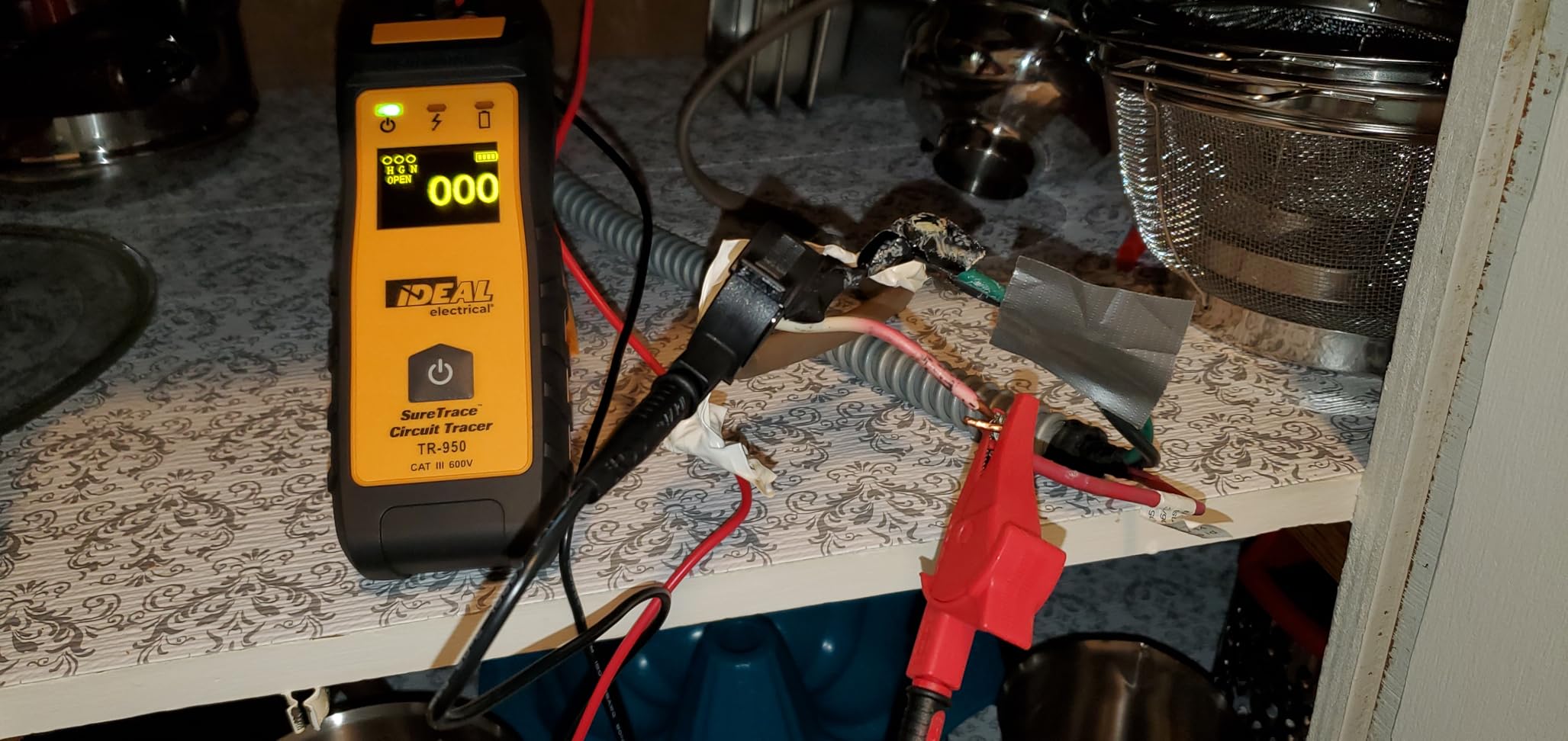 Ideal Electrical SureTrace Pro Circuit Tracer (61-950) 0-600 Volts AC/DC with Built-in Continuity Test, Amperage and Voltage Measurement, and Receptacle Testing customer photo 1