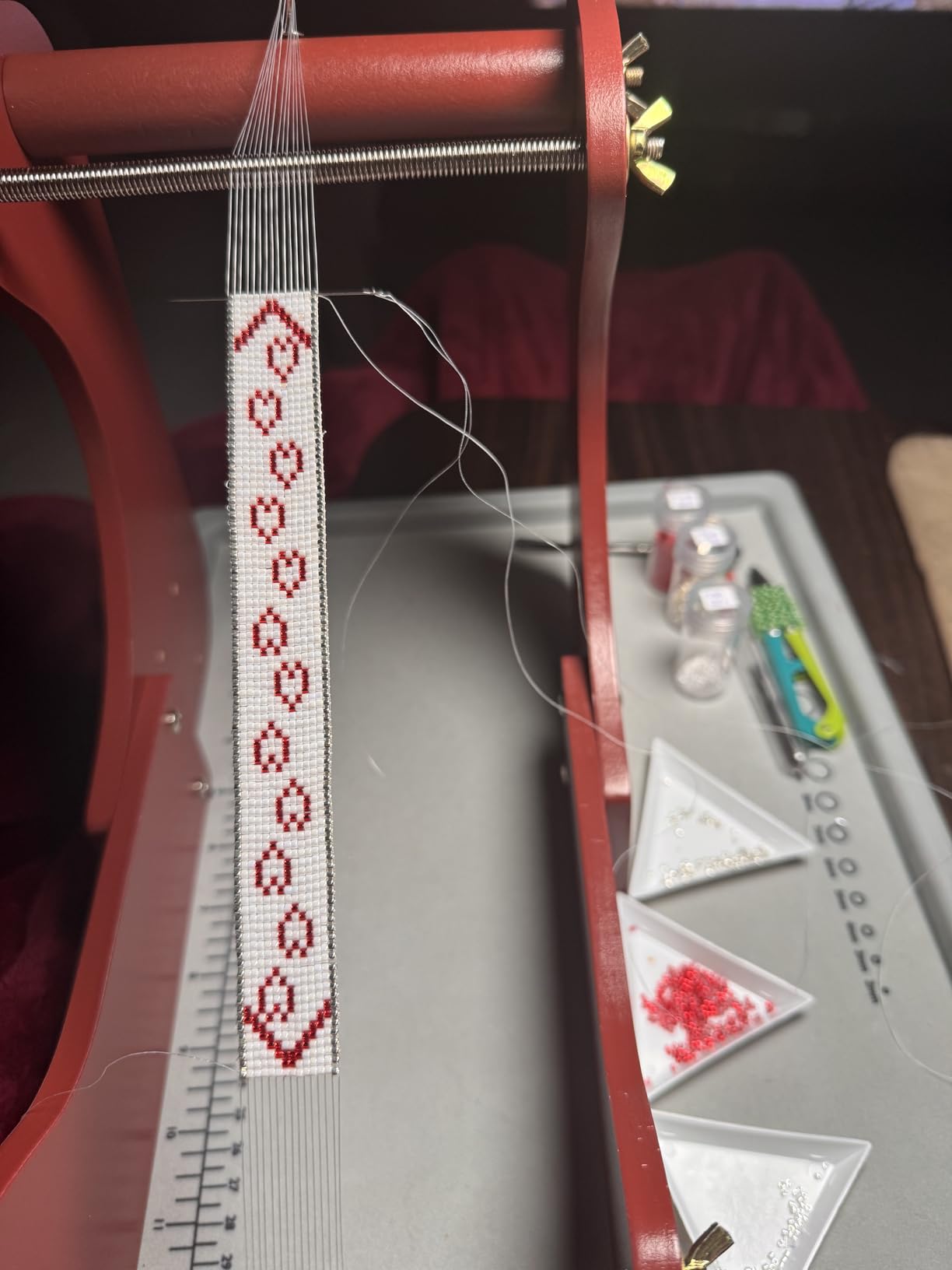 The Beadsmith ComfortLoom - Adjustable Standing Beads Loom with 4 Length Settings, Ergonomic Angled Design, Work Area 7.5