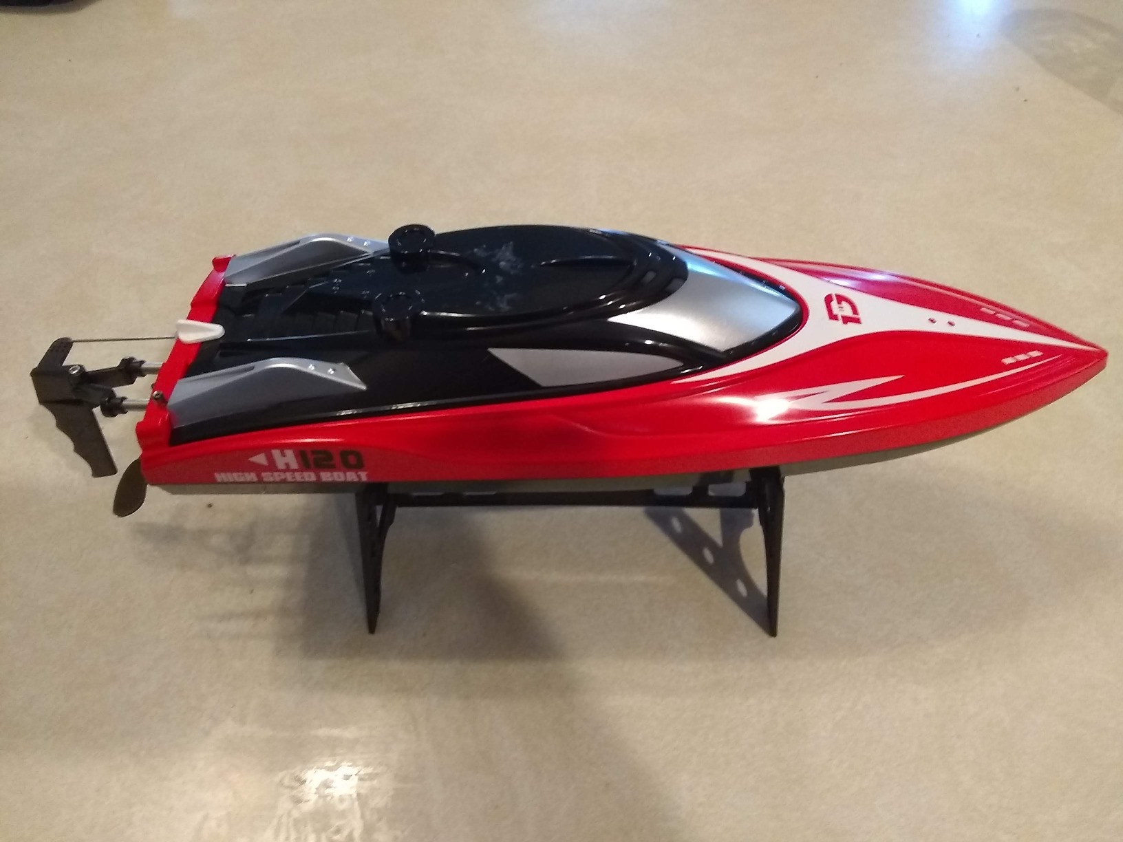 DEERC Fast RC Boat with LED Lights, 30+KM/H, High Speed Remote Control Racing Boat, Self-Righting, 2 Batteries, 24+ Mins, 2.4GHz Pool & Lake Toys for Kids & Adults customer photo 1