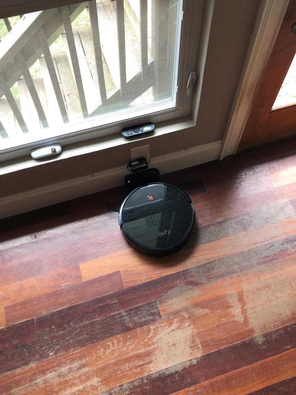 eufy Robot Vacuum E25, 20,000 Pa Suction,HydroJet Always-Clean Roller Mop, All-in-One Robot Vacuum and Mop Combo, Edge-to-Corner Cleaning, Zero-Tangle Design, AI Obstacle Avoidance (Upgraded) customer photo 2