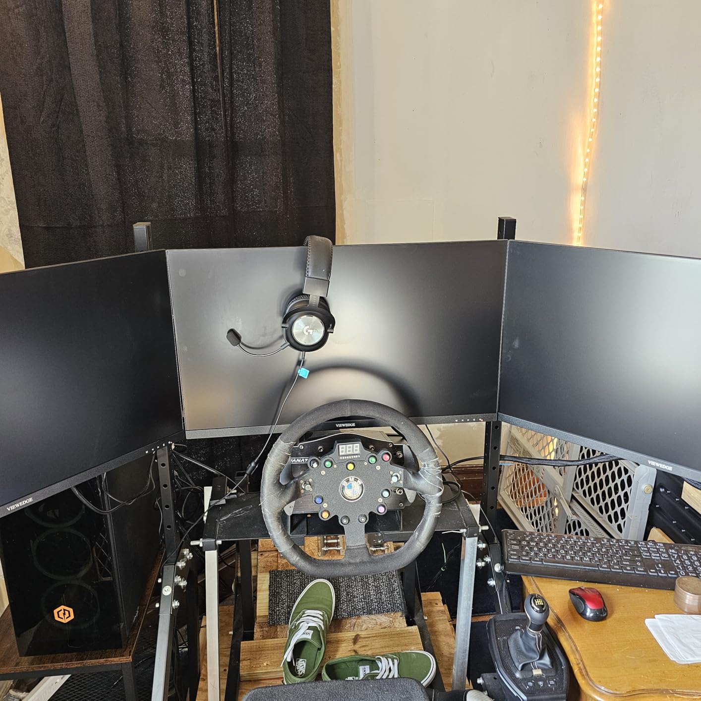 Anman Ultra-stable Triple Monitor Stand for Racing Simulator Cockpit 27-32 Inch Heavy Duty Triple Screen Mount With Casters and Punk Design customer photo 1