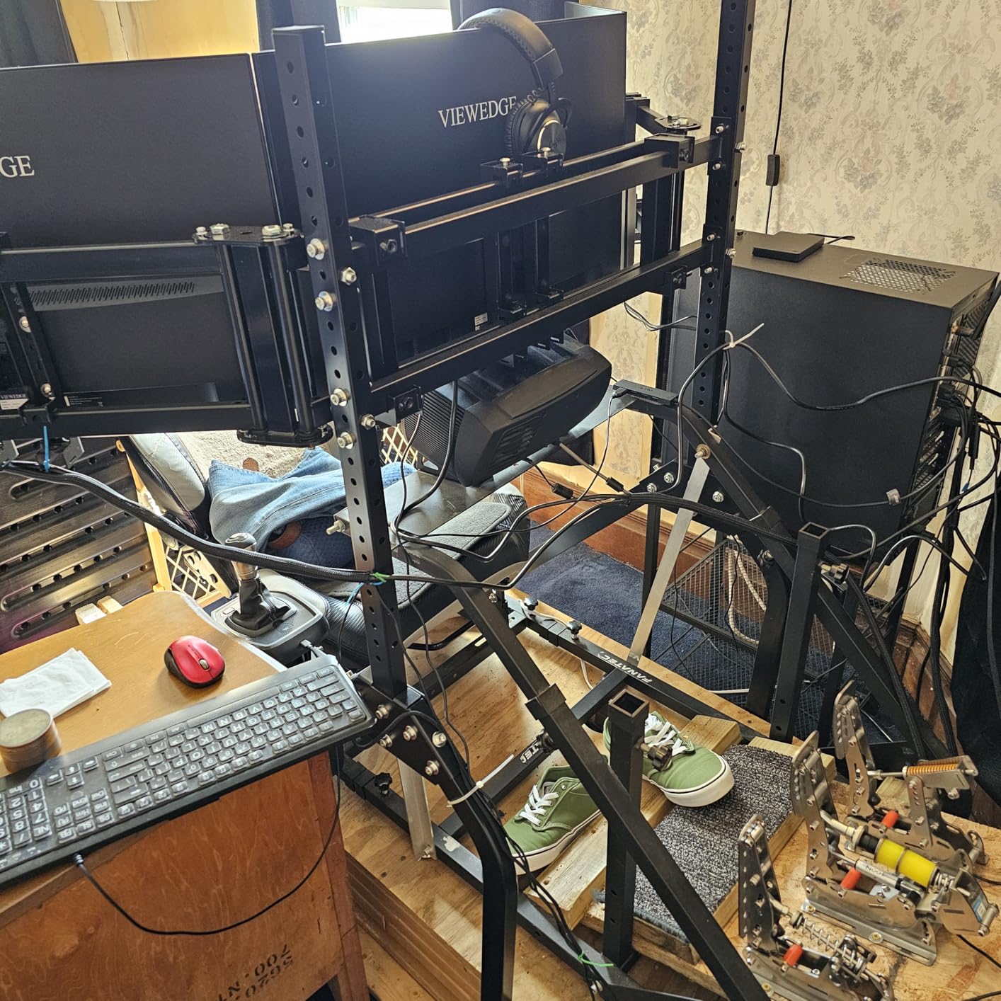 Anman Ultra-stable Triple Monitor Stand for Racing Simulator Cockpit 27-32 Inch Heavy Duty Triple Screen Mount With Casters and Punk Design customer photo 2