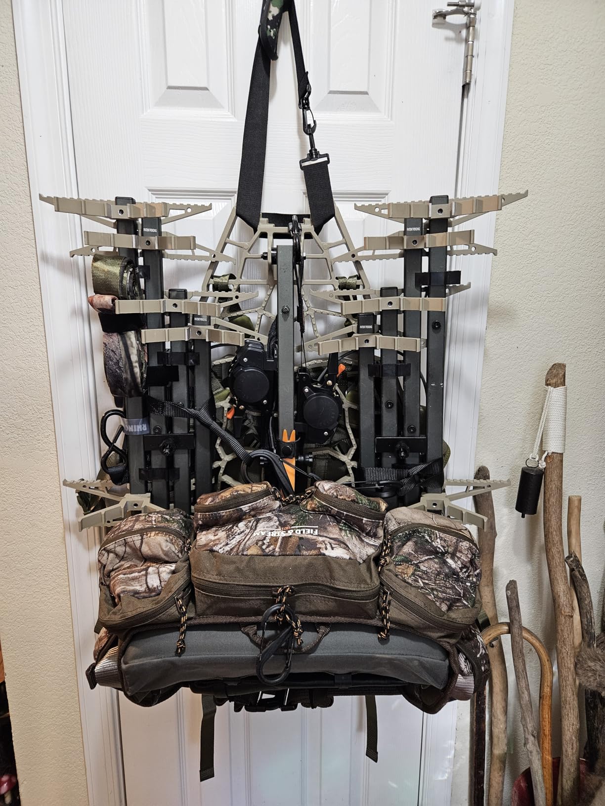 XOP Rubicon - 9.6 Lb Cast Aluminum Hang On Treestand for Deer Hunting customer photo 2