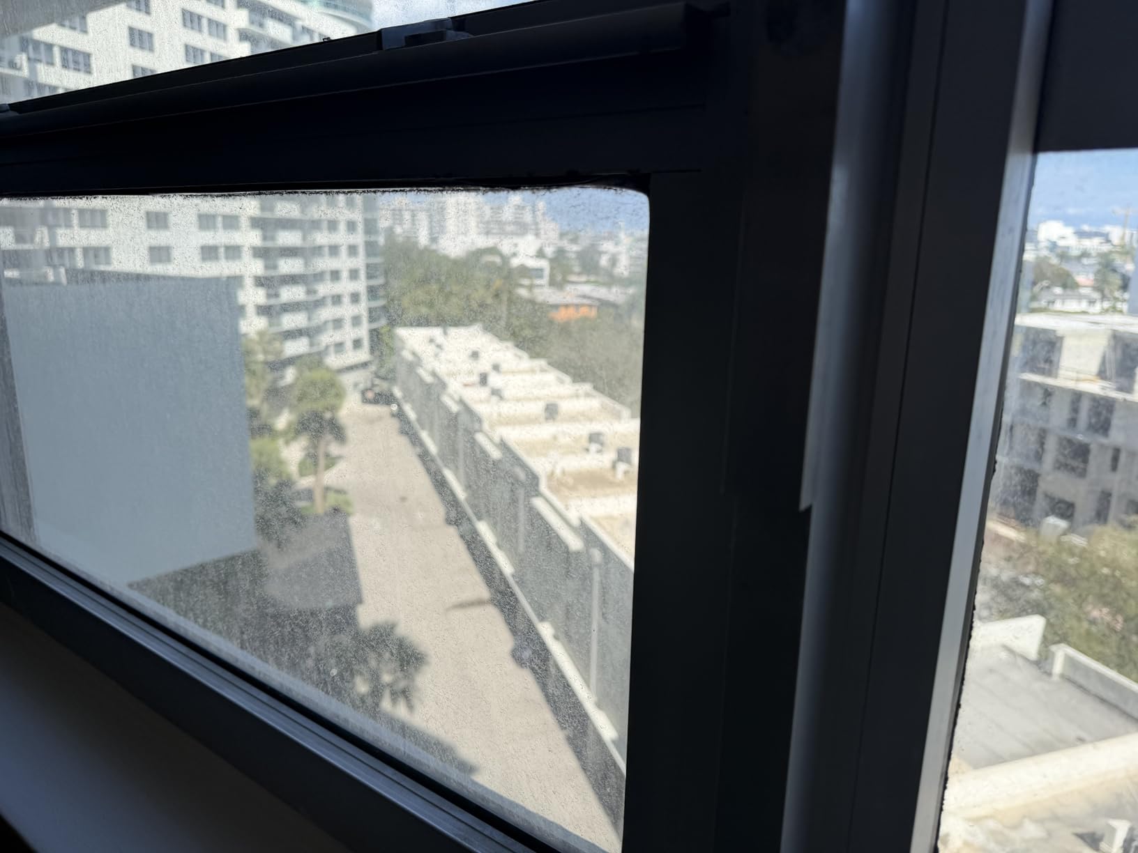 KKI Window Cleaning Robot, Auto Window Cleaner Robot, Dual Spray, Max 3200Pa, AI Path Planning & Edge Detection, Remote Control for High-Rise Windows, Glass Door,5Pairs Cloths, X3 (White) customer photo 2