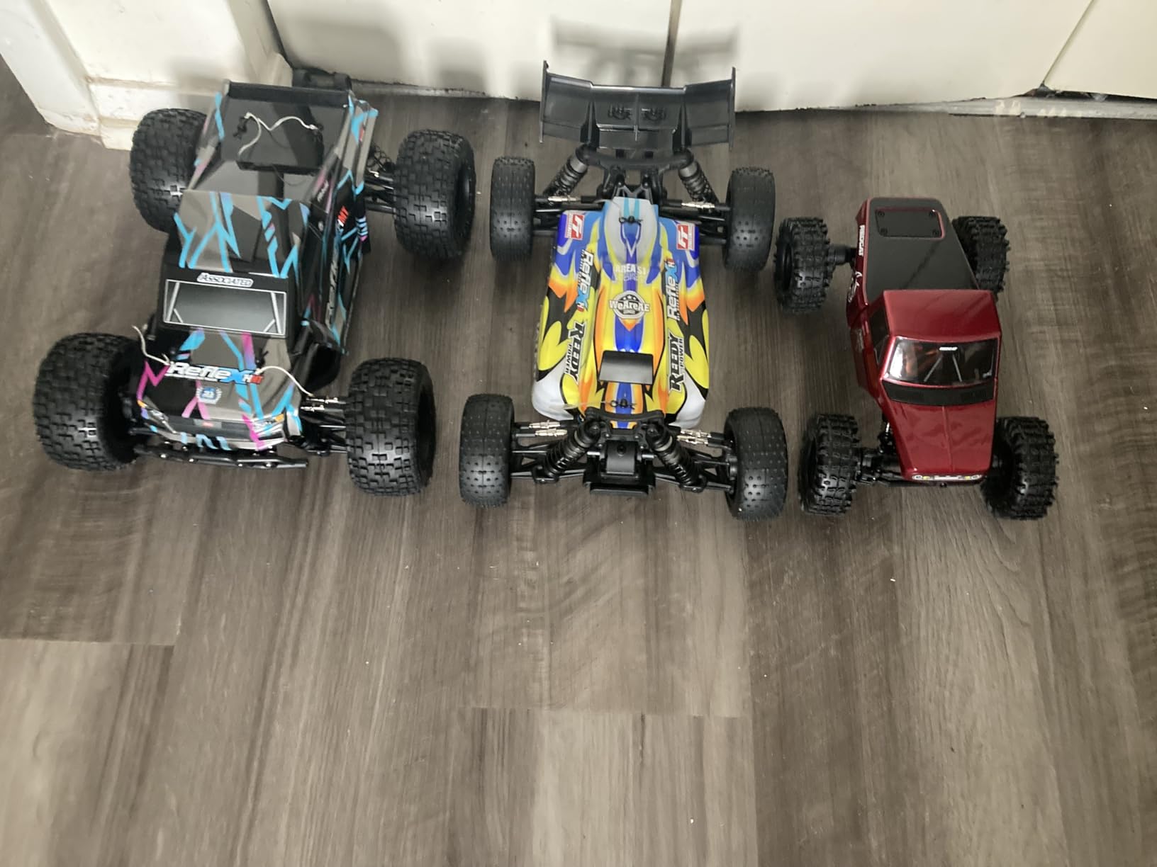 Redcat Racing Ascent-18 APEX, 1/18 Scale Brushless Electric Rock Crawler, Carbon Fiber, 4WD RC Car for Adults with 2.4GHz Radio System (Red) customer photo 1