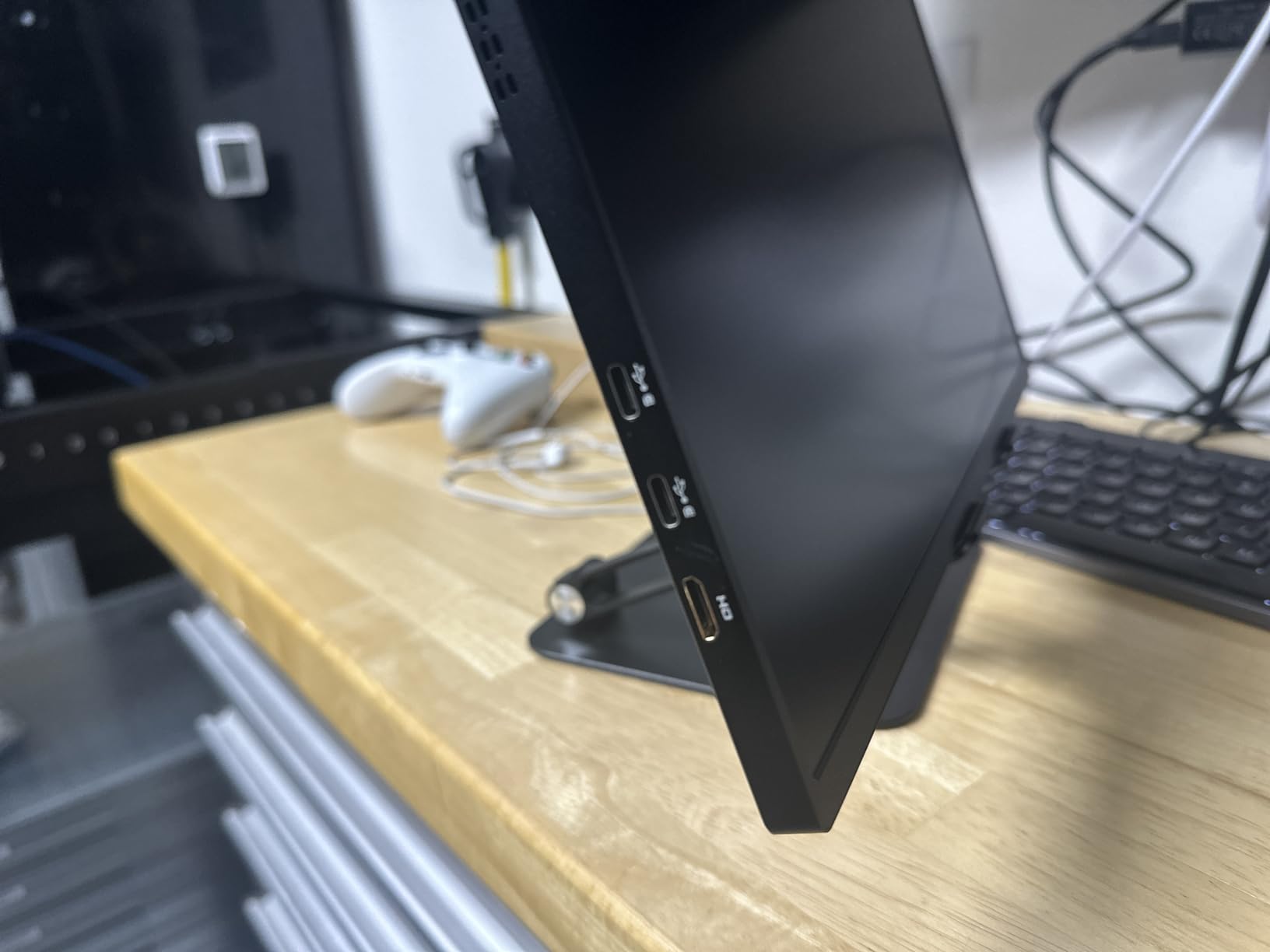 UPERFECT Touchscreen OLED Portable Monitor 14'', 3K 2880x1800 | 120Hz | 0.1ms Portable Gaming Monitor, 500 Nits |120% DCI-P3 | 500000:1 | Ultra-Slim Design for Laptop Mini PC Phone Game Consoles customer photo 1