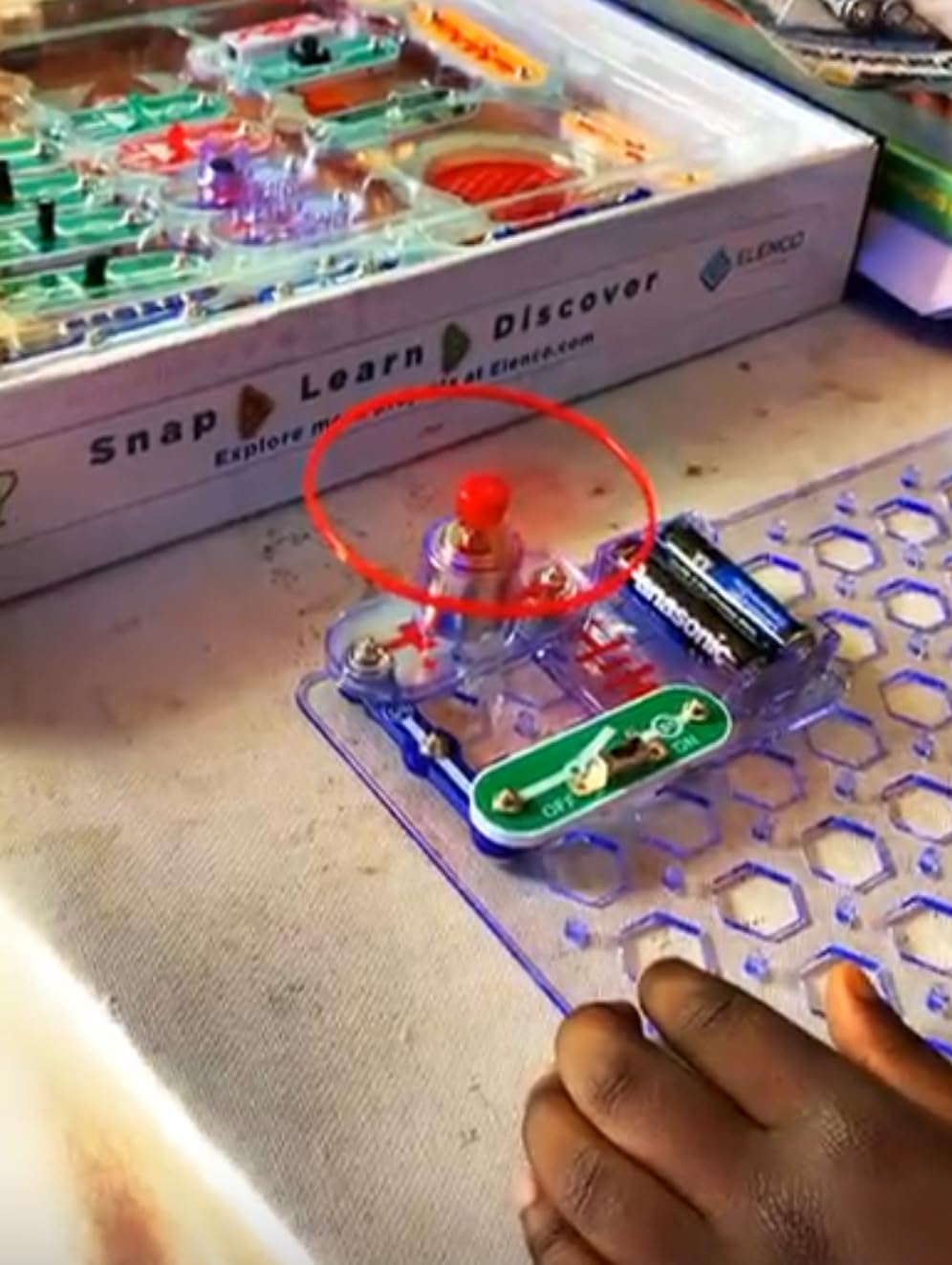 Snap Circuits Jr. SC-100 Electronics Exploration Kit - Over 100 Projects, Full Color Project Manual, 28 Parts, STEM Educational Toy for Kids 8+ customer photo 2