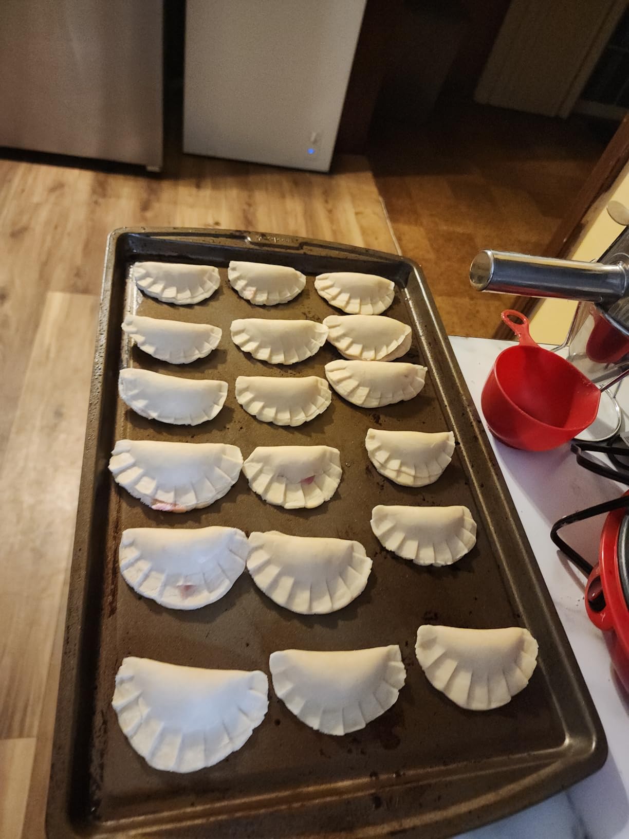 Helen's Asian Kitchen Dumpling Press, BPA Free, White, 4-Inch Diameter, 97015 customer photo 2