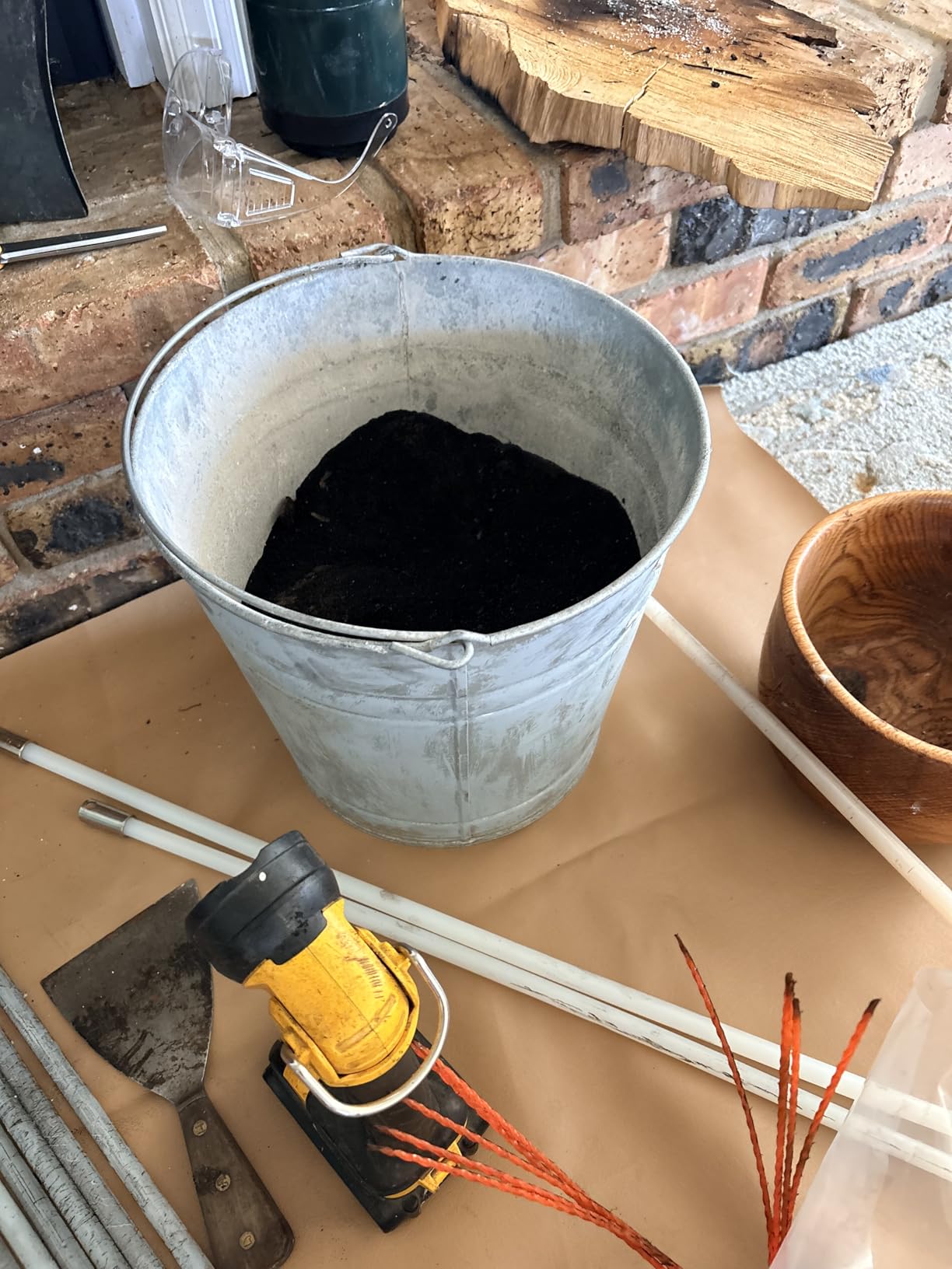 Rutland Creosote Remover, Fireplace, Wood Stove & Chimney Cleaner, 2 lb Tub customer photo 1