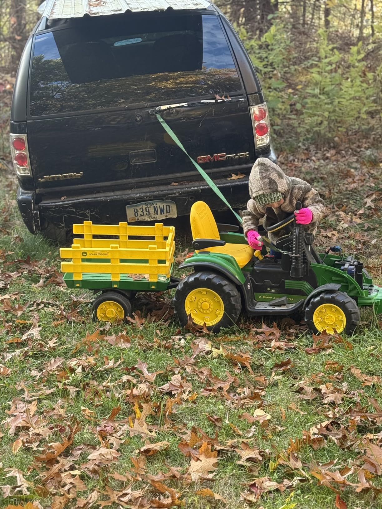 Peg Perego John Deere Ground Force Extra-Large 12 volt Ride-On Tractor with Trailer & FM Radio, Durable Design for Kids Ages 3-7 customer photo 2