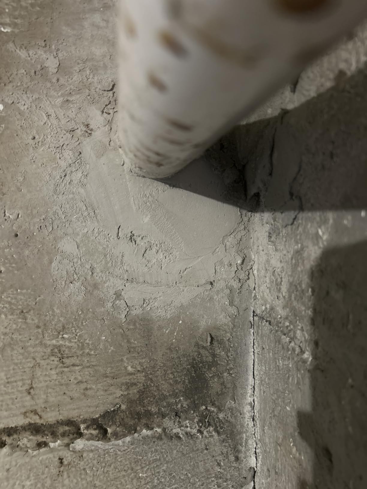 Quikrete Rapid Setting, Hydraulic Water Stop Cement, Sets in 3 to 5 Minutes to Patch Concrete & Masonry, For Pools and Foundations, 10 Pounds customer photo 2