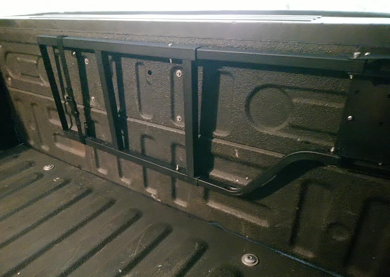 Traxion 5-100 Tailgate Ladder, Black customer photo 2