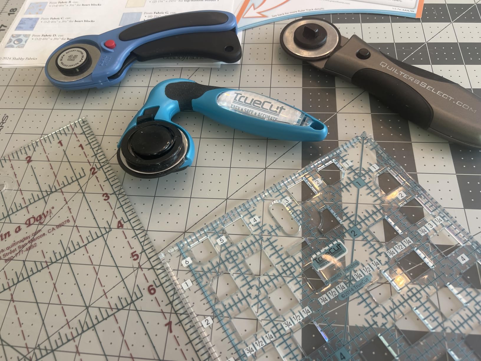 TrueCut My Comfort Rotary Cutter - 45mm Ergonomic Wheel Cutter for Fabric, Quilting, Sewing, Crafting - Left or Right-Handed customer photo 1