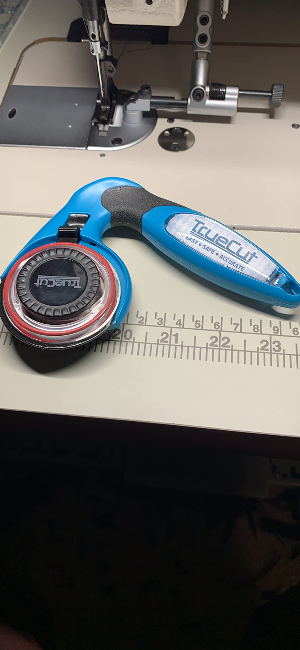 TrueCut My Comfort Rotary Cutter - 45mm Ergonomic Wheel Cutter for Fabric, Quilting, Sewing, Crafting - Left or Right-Handed customer photo 2