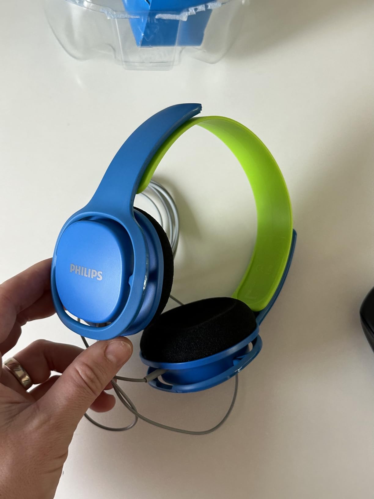 PHILIPS Kids Headphones with Cord, On-Ear Wired Headphones for Kids with Comfortable Fit & Clear Stereo Sound, 85dB Volume Limiter Headset for School/Tablet/iPad/Kindle customer photo 2