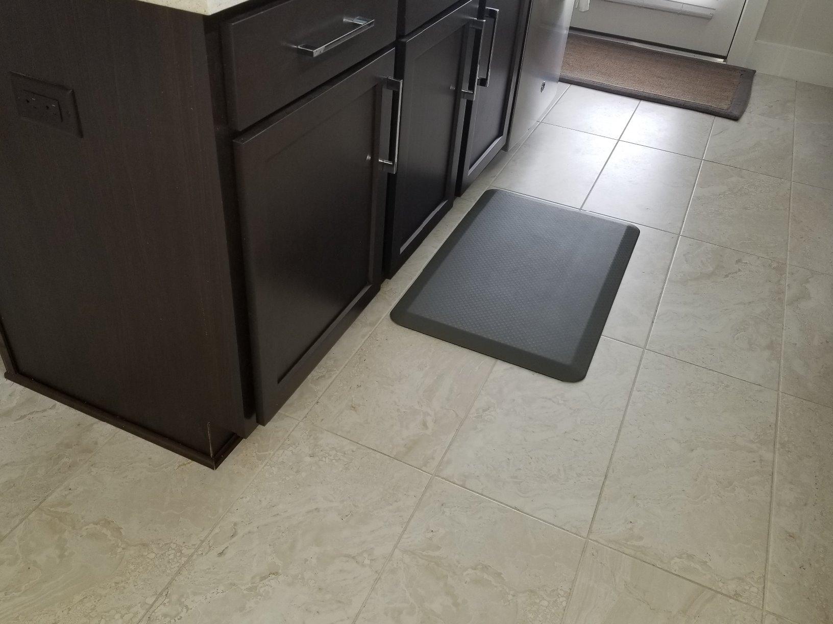 KANGAROO Anti Fatigue Mats for Kitchen Floor, Reduce Foot, Knee, Back Pressure, 3/4 Inch Thick Cushioned Ergonomic Mat, Waterproof Comfort Rug for Under Sinks, Standing Desk, Store Floors, 20x32 Black customer photo 2