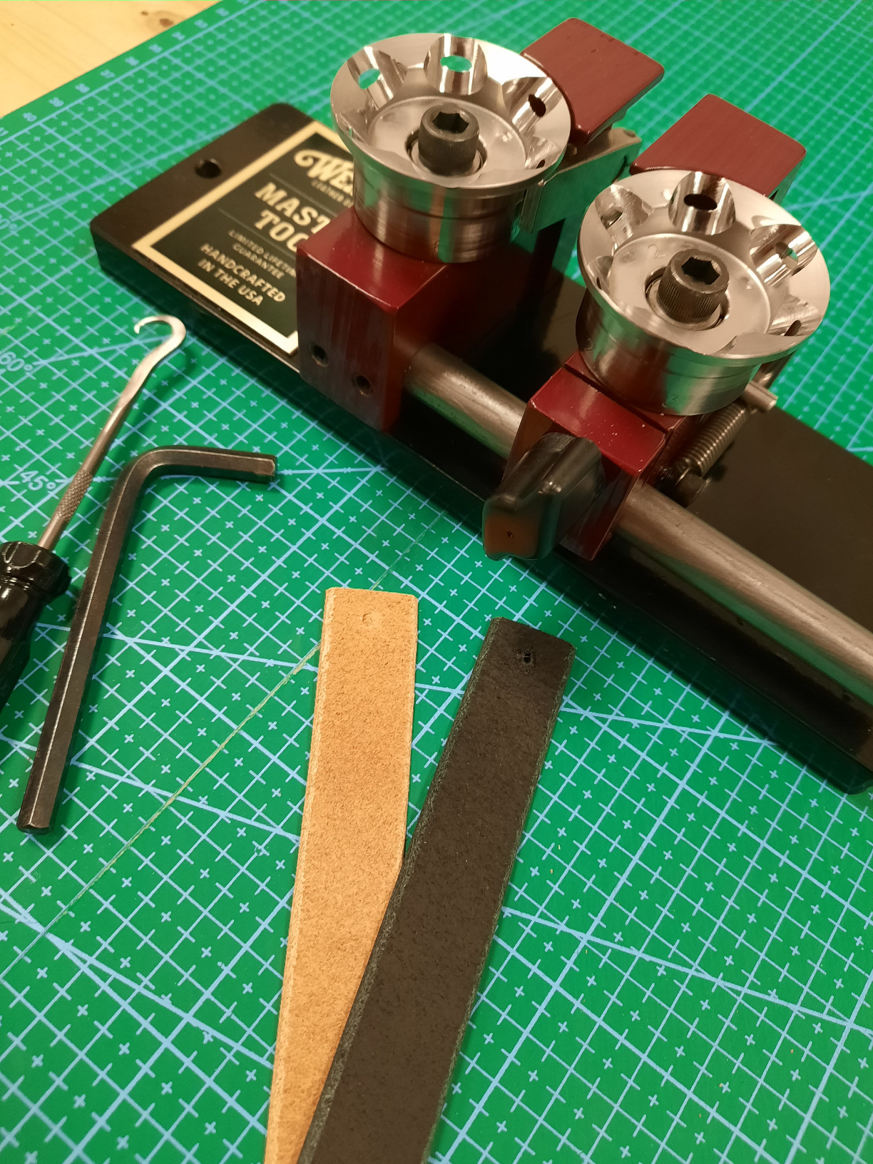 Weaver Leather Supply Master Tool Leather Edger, Manual Compact Edge Beveler customer photo 1