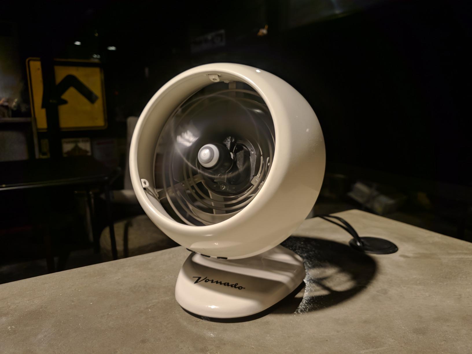 Vornado VFAN Mini Fan, Classic Vintage Fan, Retro Metal Air Circulator, For Desk & Bedside, 2 Speeds, Adjustable Tilt, Personal Cooling with Targeted Airflow, Quiet Fan, Green customer photo 2