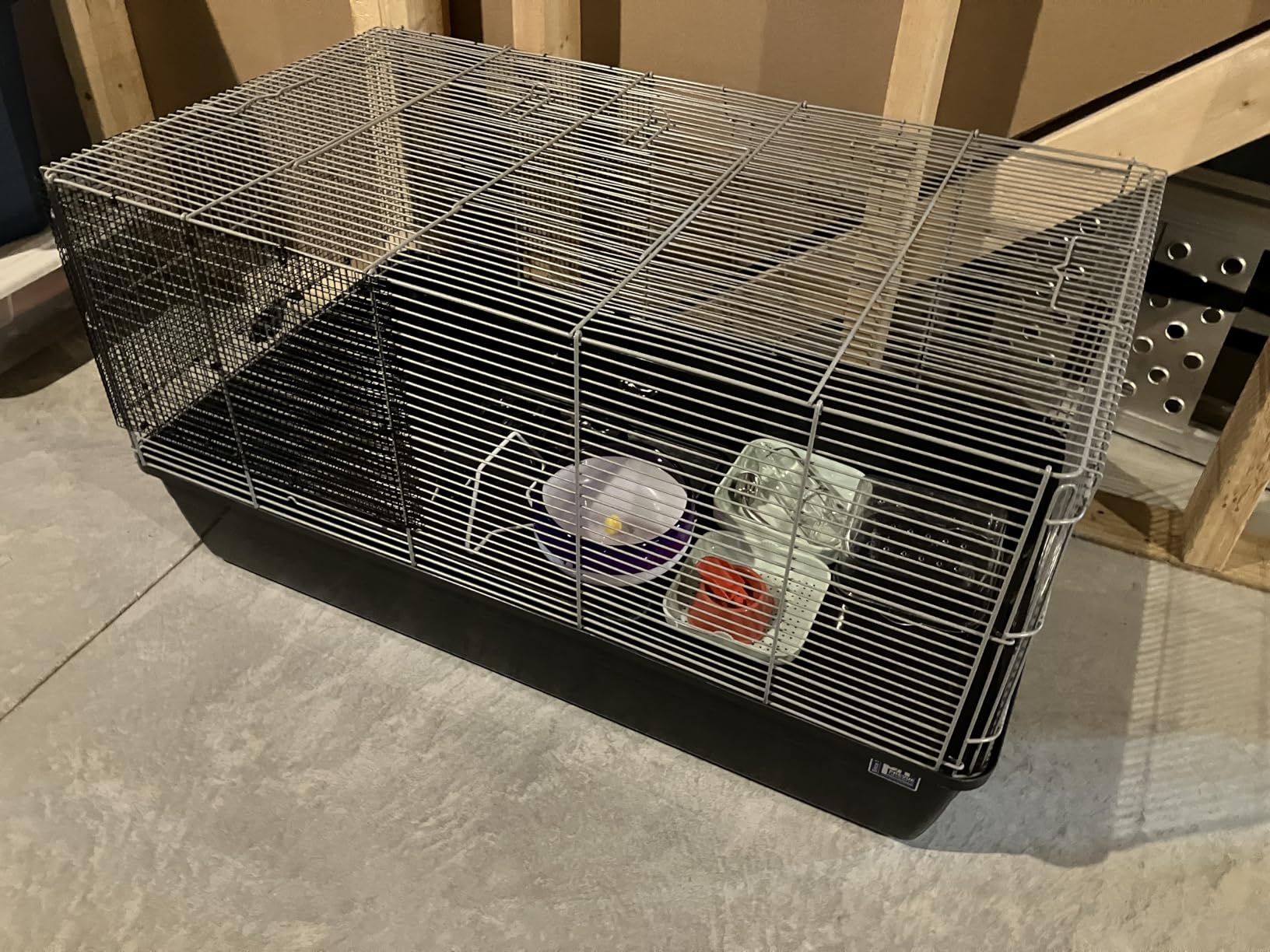 Prevue Pet Products Universal Small Animal Home - Small Animal Cage for Hamsters, Guinea Pigs, Ferrets, Dwarf Rabbits, Rats, Chinchillas, Hedgehogs, Indoor Use, Tight Wire Spacing - Gray customer photo 1