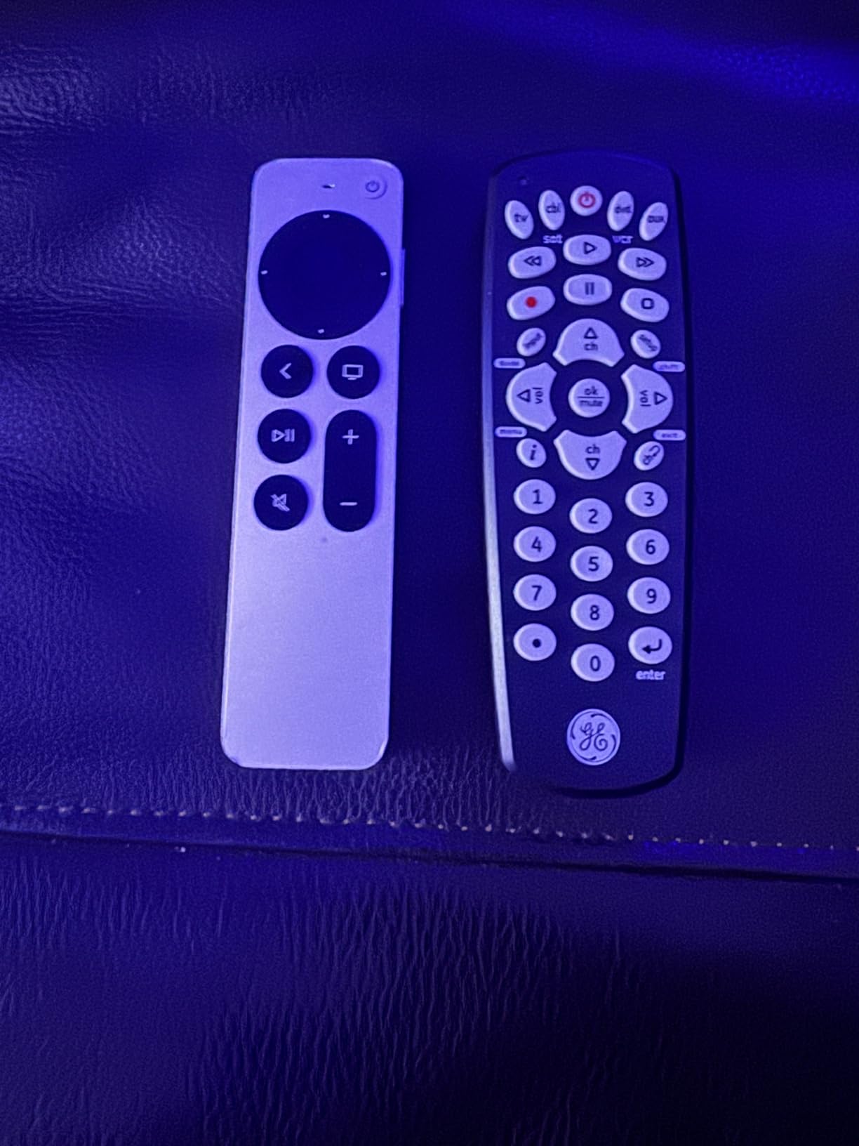 GE Universal Remote Control for Samsung, Vizio, LG, Sony, Sharp, Roku, Apple TV, RCA, Panasonic, Smart TVs, Streaming Players, Blu-ray, DVD, 3-Device, Black, 34456 customer photo 1