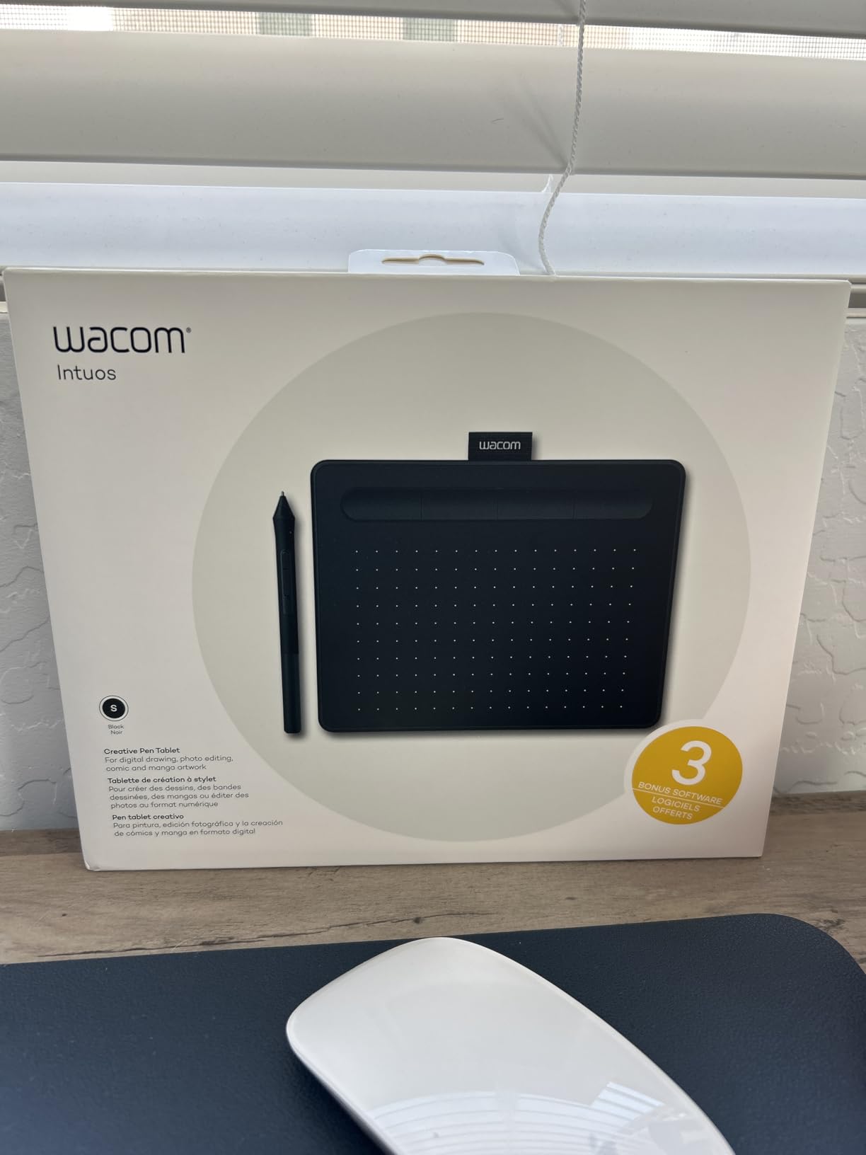 Wacom Intuos Small Bluetooth Graphics Drawing Tablet with Pro Pen 2, 4 Customizable ExpressKeys, Compatible with Chromebook Mac OS Android and Windows - Black customer photo 1