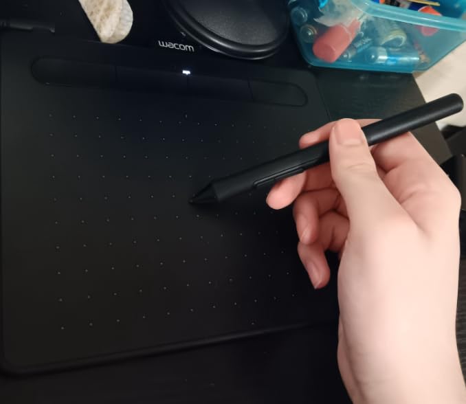 Wacom Intuos Small Bluetooth Graphics Drawing Tablet with Pro Pen 2, 4 Customizable ExpressKeys, Compatible with Chromebook Mac OS Android and Windows - Black customer photo 2