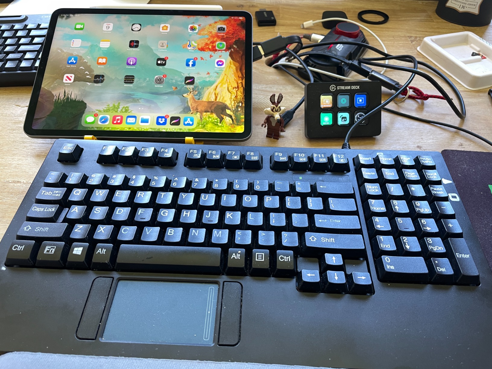 Adesso AKB-425UB - Easytouch Rackmount USB Touchpad Keyboard, Black customer photo 1
