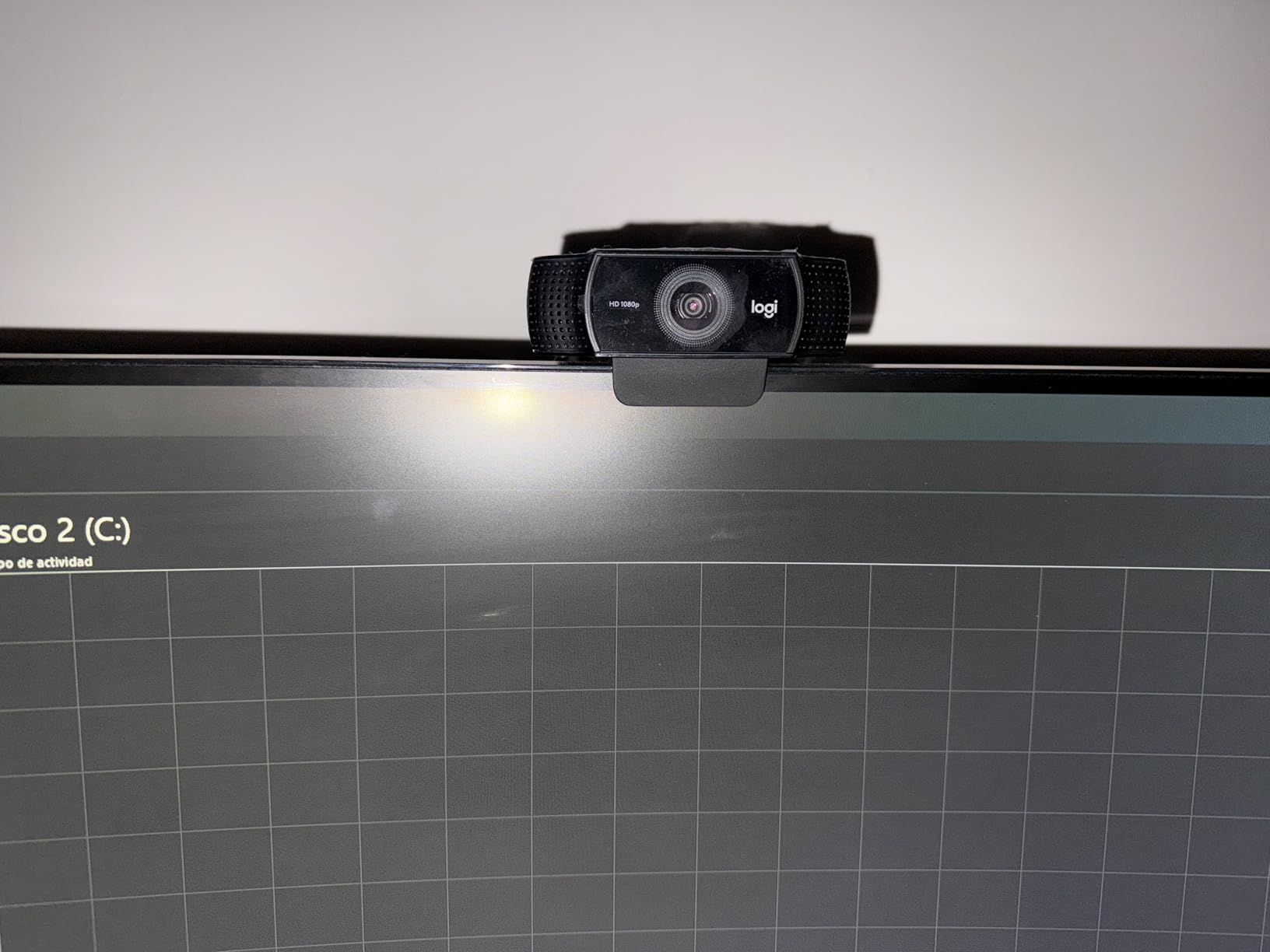 Logitech 1080p Pro Stream Webcam for HD Video Streaming and Recording at 1080p 30FPS (Renewed) customer photo 1