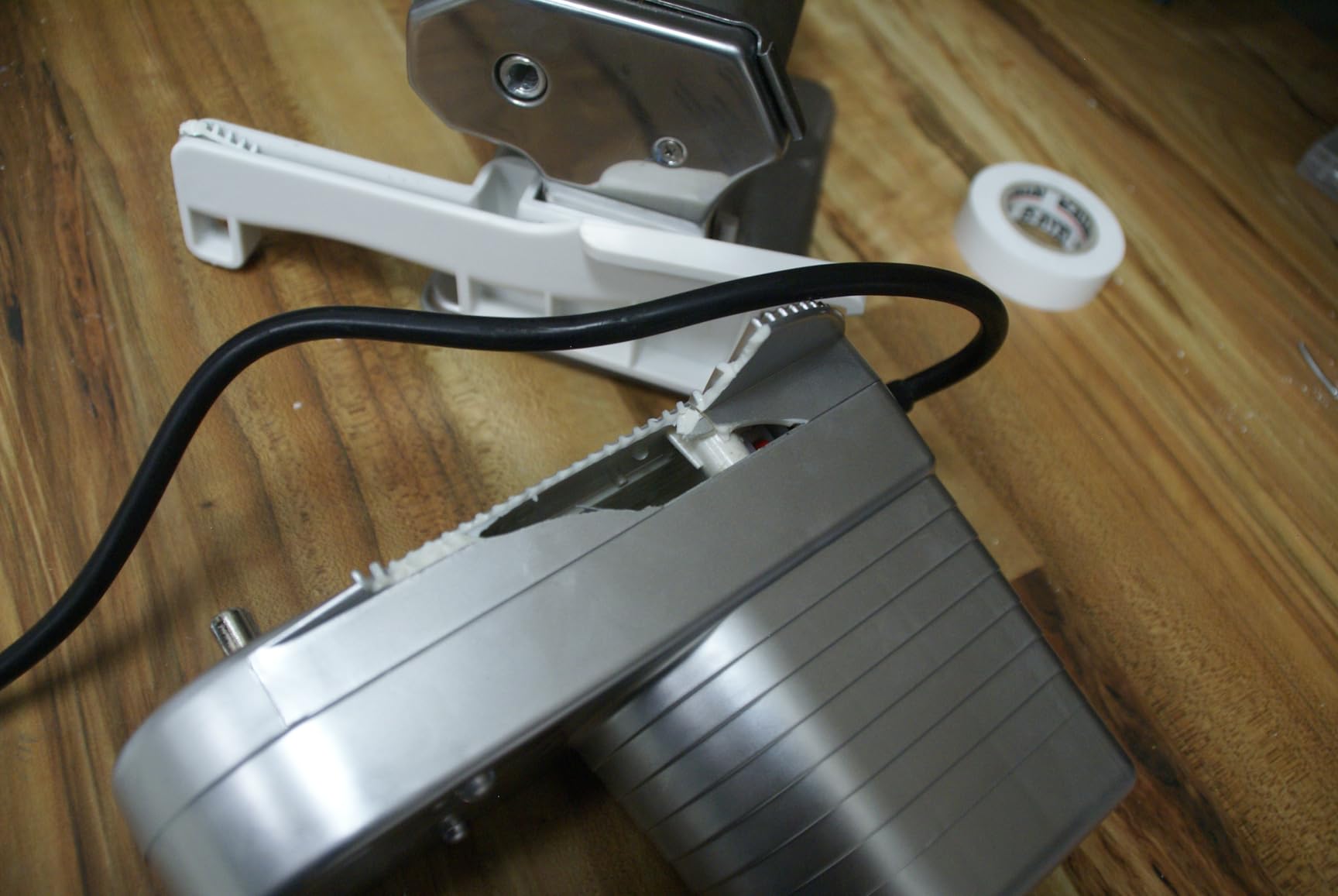 Shule Electric Pasta Maker with Motor Automatic Pasta Machine with Hand Crank and Multifunctional Rollers customer photo 2