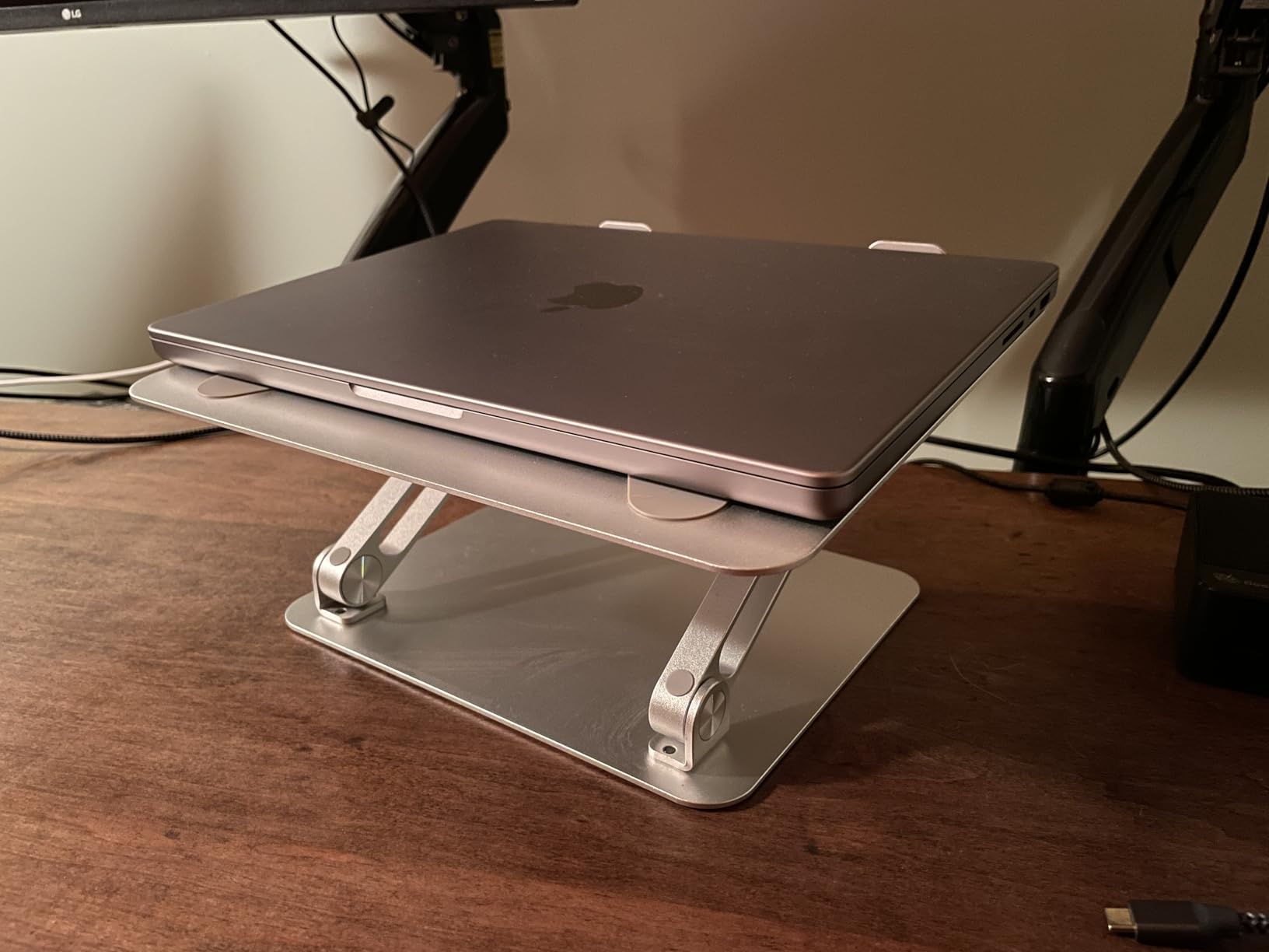 BoYata Laptop Stand, Adjustable Multi-Angle Laptop Holder, Compatible for Laptops up to 17 inches, Sturdy Aluminum & Silicone, Silver customer photo 1