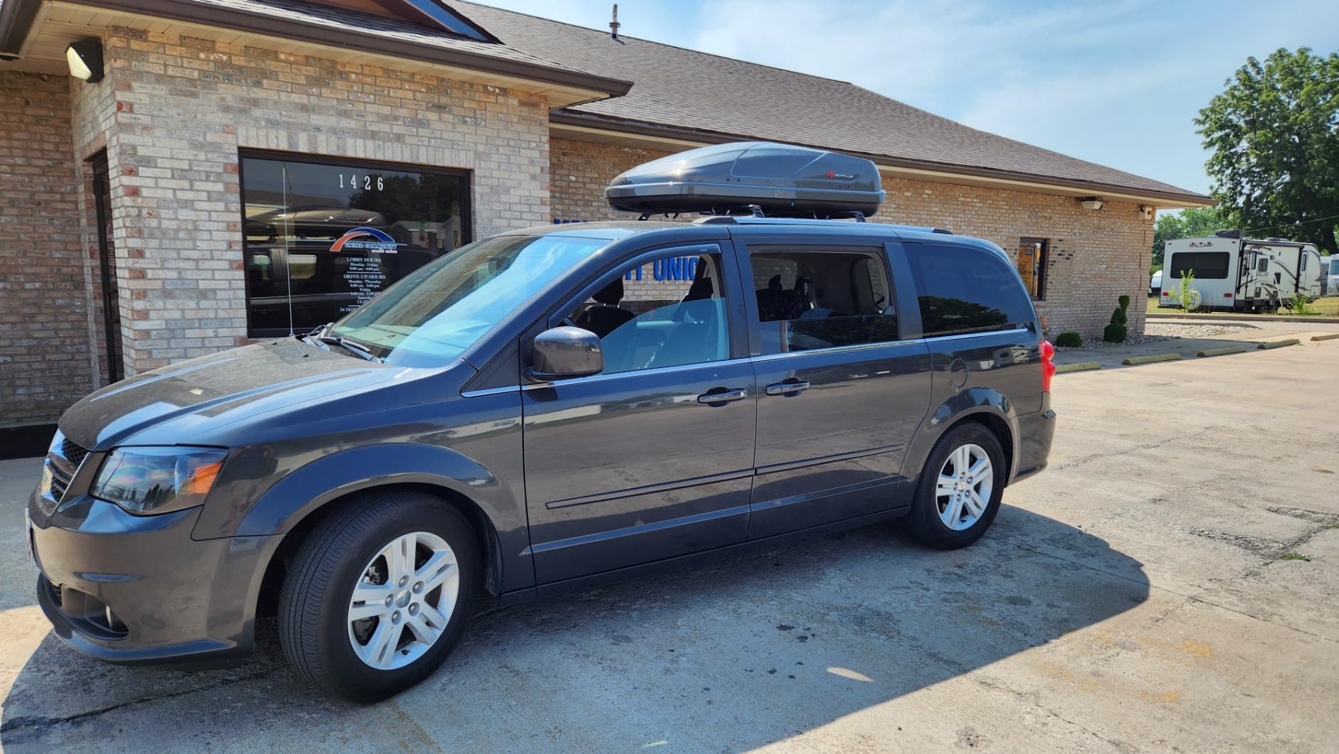 Goplus Rooftop Cargo Carrier Hard Shell, 14 Cubic Feet Waterproof w/Dual Side Opening, Security Key, 165LBS Capacity customer photo 1